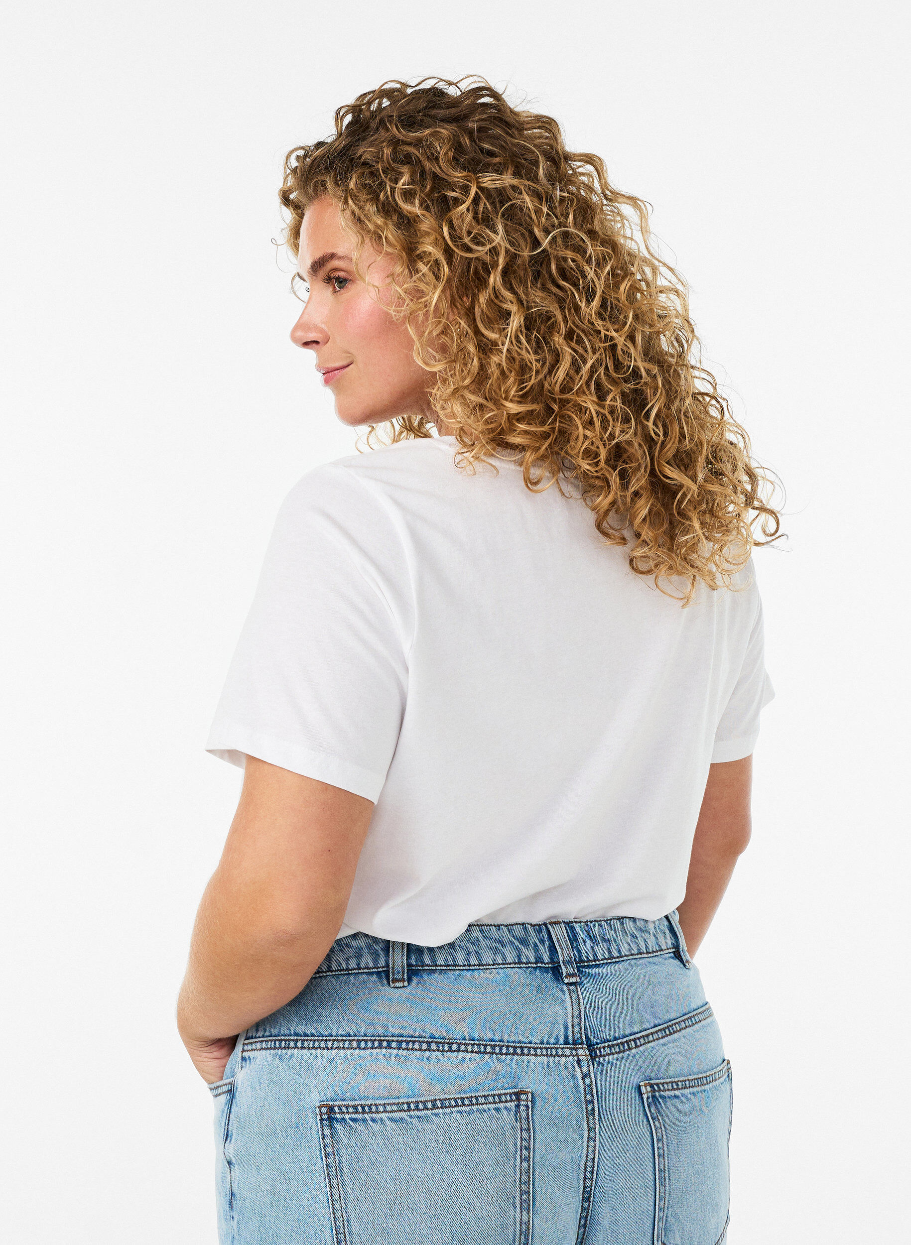 ZizziT-Shirt aus Baumwolle mit Frontprint und V-Ausschnitt, Wei&szlig;, Model image number 2