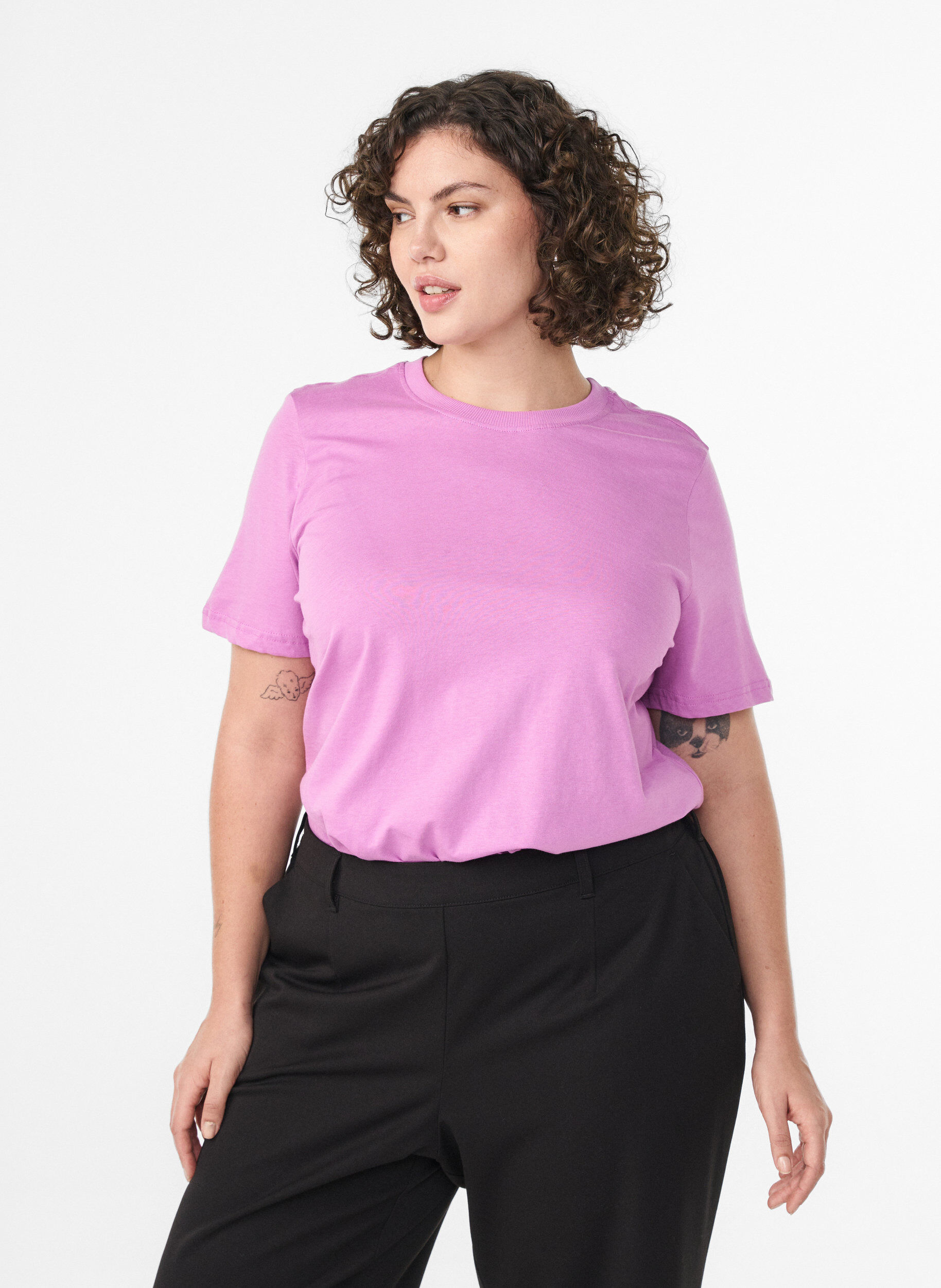 Zizzi Basic-T-Shirt aus Baumwolle mit Rundhalsausschnitt, Lila, Model image number 0