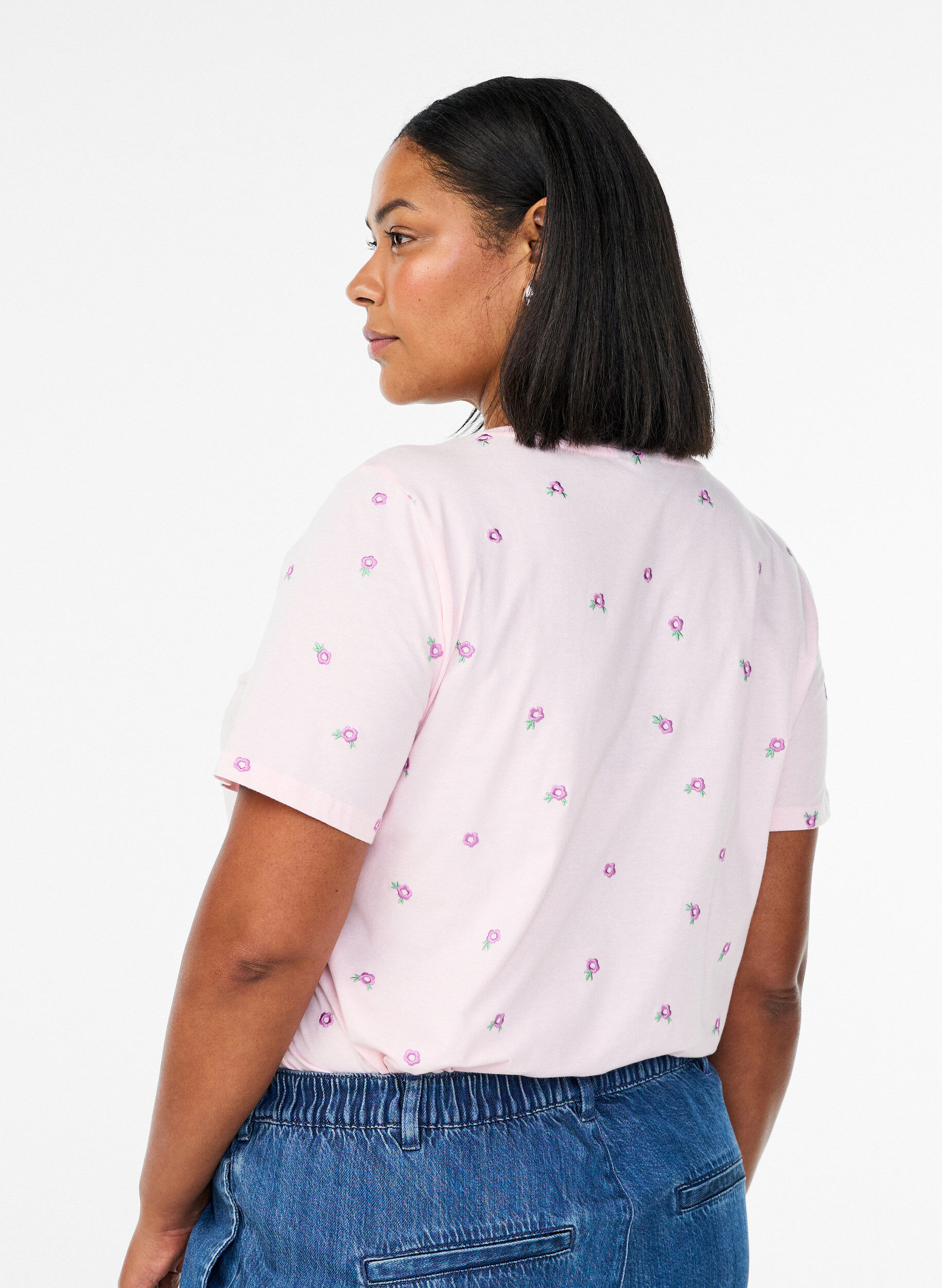 Zizzi T-Shirt aus Bio-Baumwolle mit aufgestickten Motiven, Pink, Model image number 2