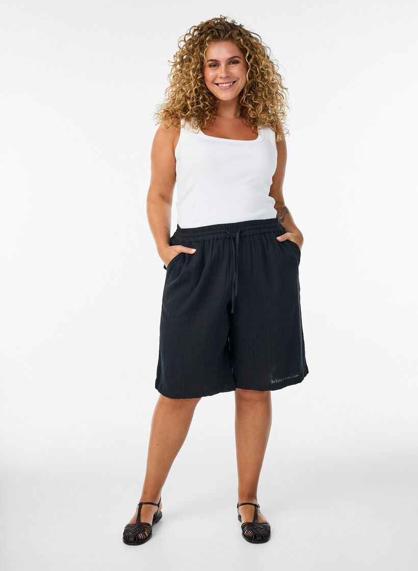 Lockere Shorts aus Baumwollmusselin mit hoher Taille, Schwarz, Model image number 1