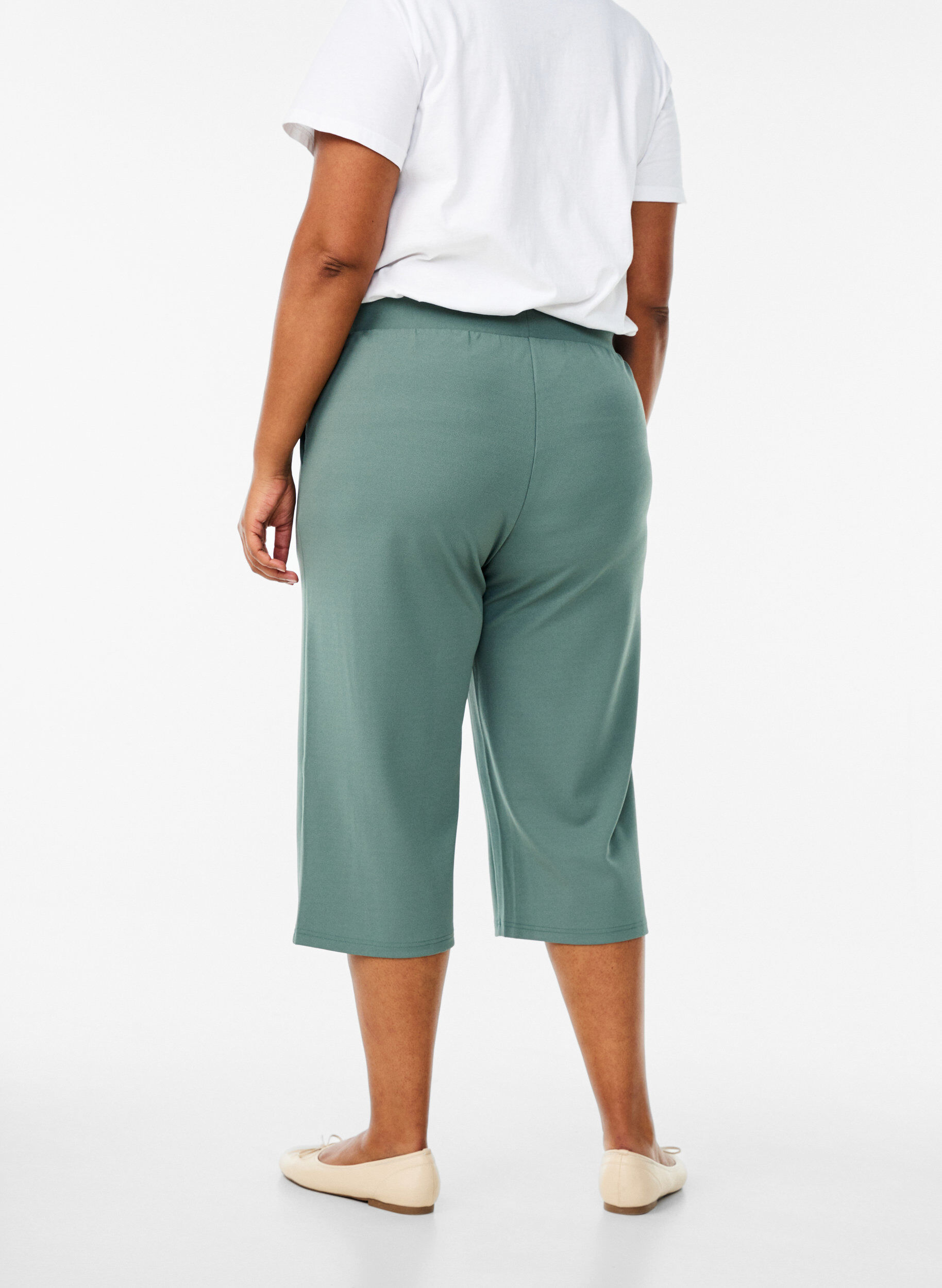 Zizzi FLASH - Hochtaillierte Knickerbocker mit lockerem Schnitt, Gr&uuml;n, Model image number 1