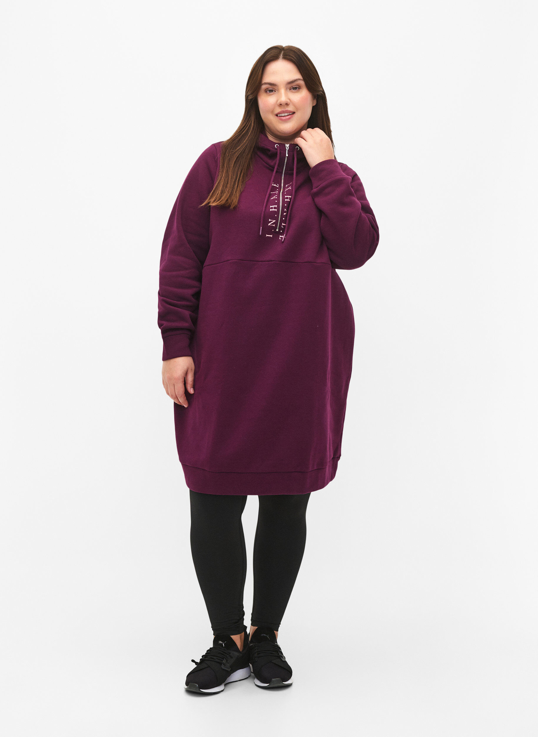 Zizzi Sportliches Sweatshirtkleid mit Kapuze, Pickled Beet/SilverP, Model image number 2