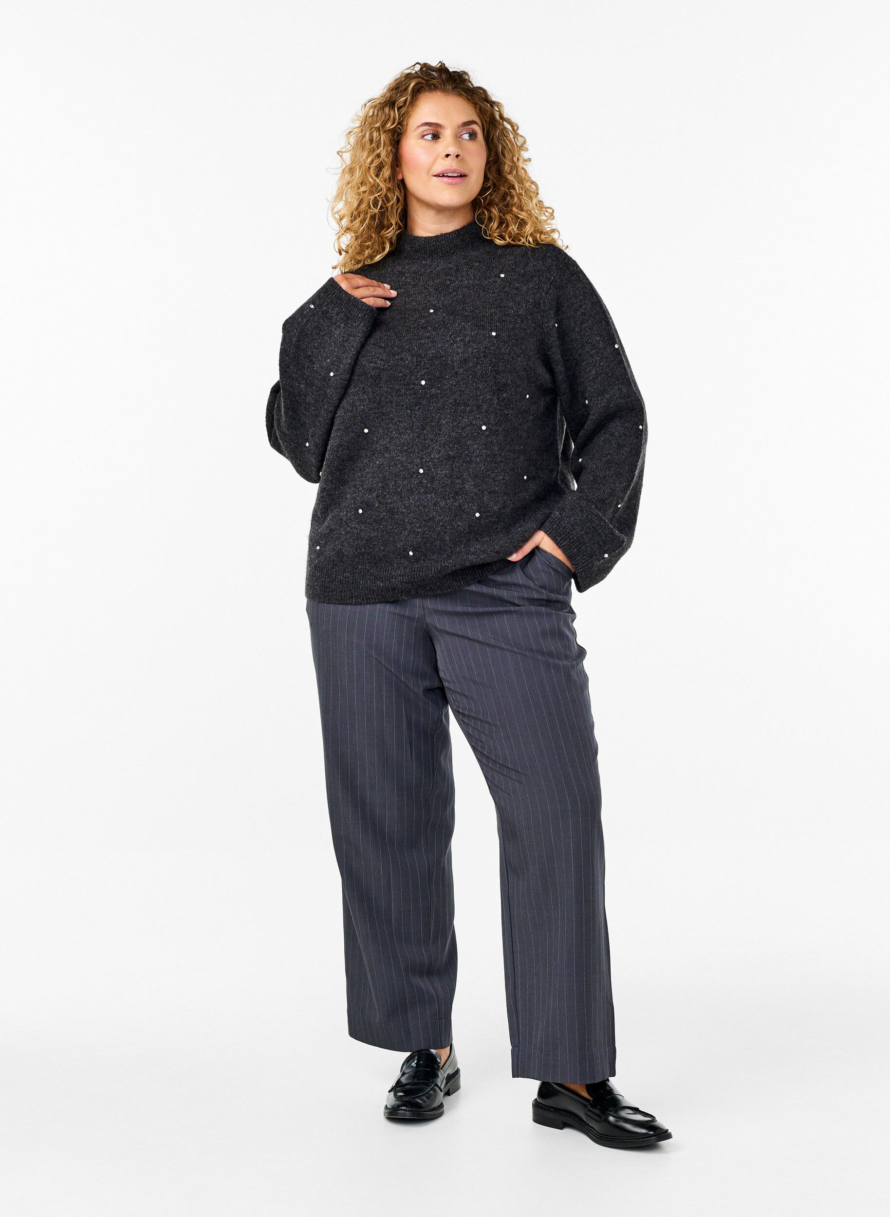 Zizzi  Strickbluse mit Strass und hohem Ausschnitt, Dark Grey Melange, Model image number 2