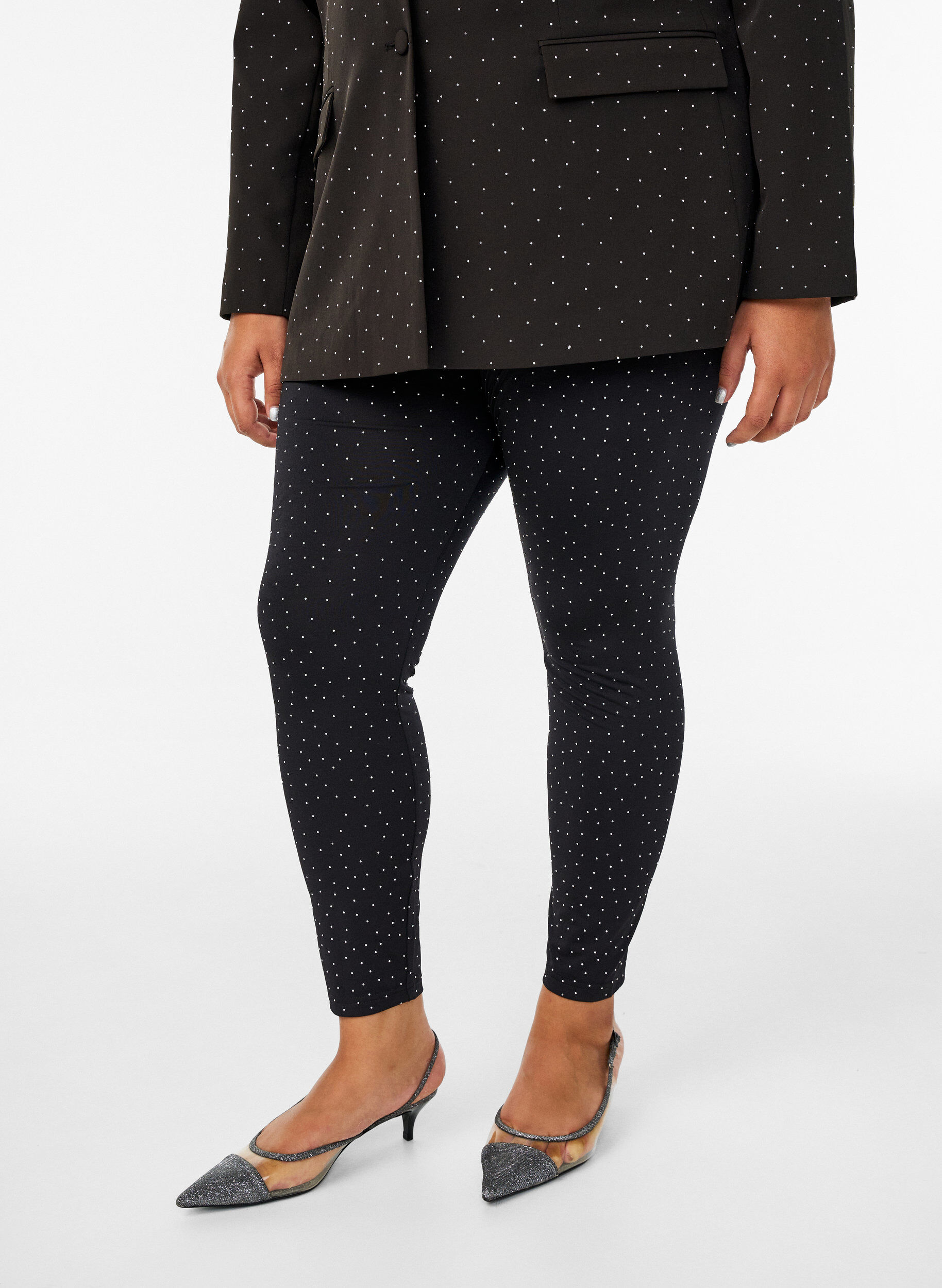Zizzi Leggings mit Strasssteinen, Schwarz, Model image number 0