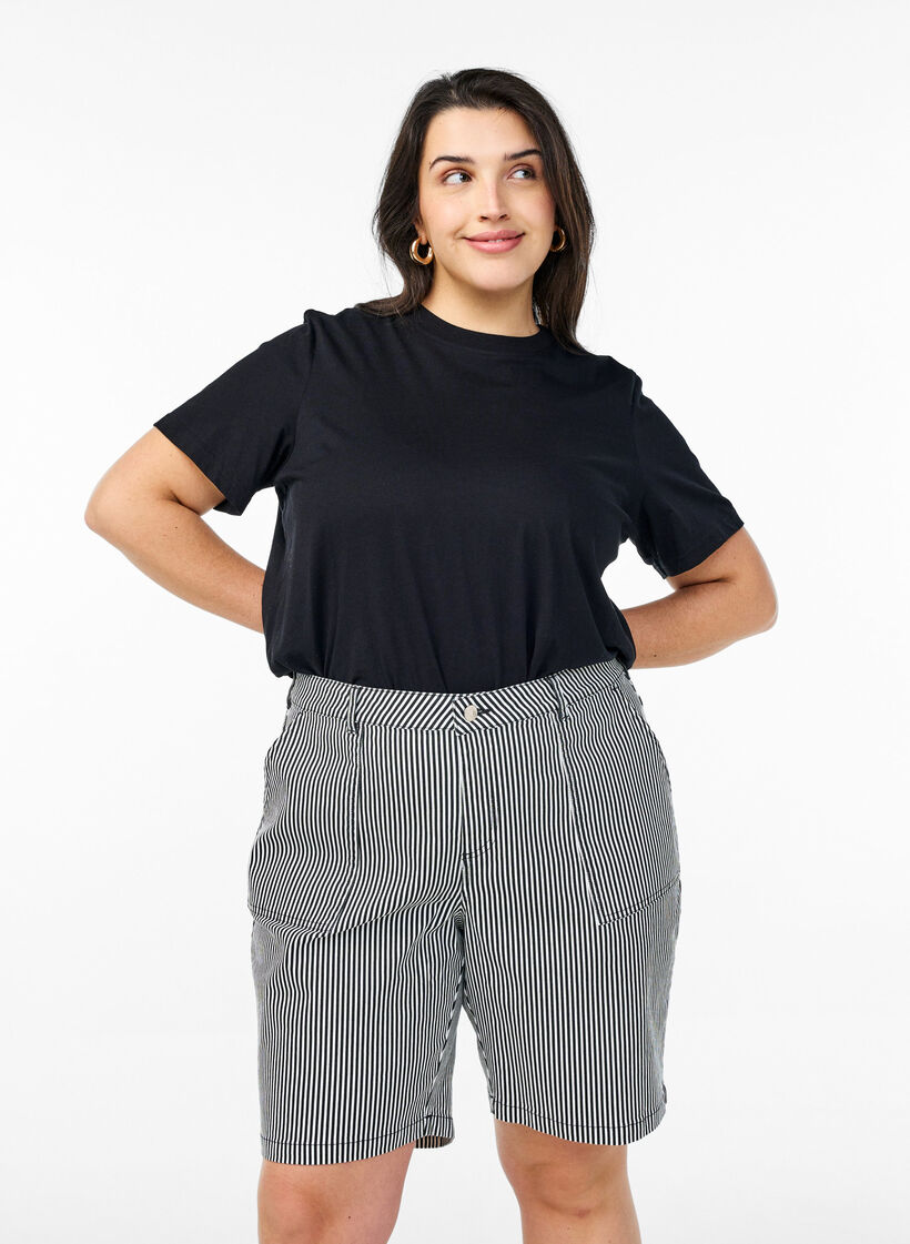 Bermuda-Shorts mit hohem Bund und Streifenmuster, Schwarz, Model image number 0
