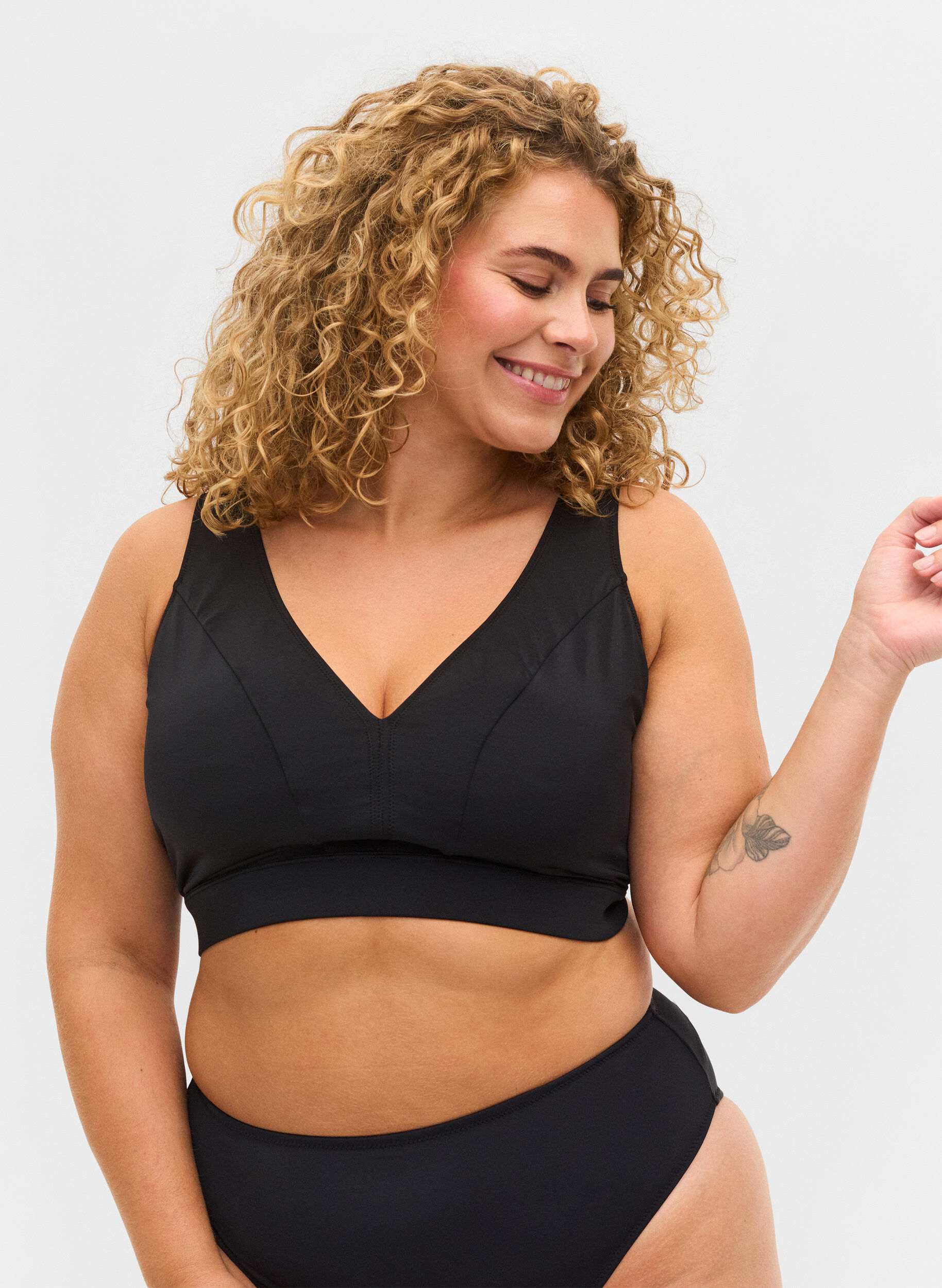 Zizzi Bikini-Top mit V-Ausschnitt, Black, Model image number 0