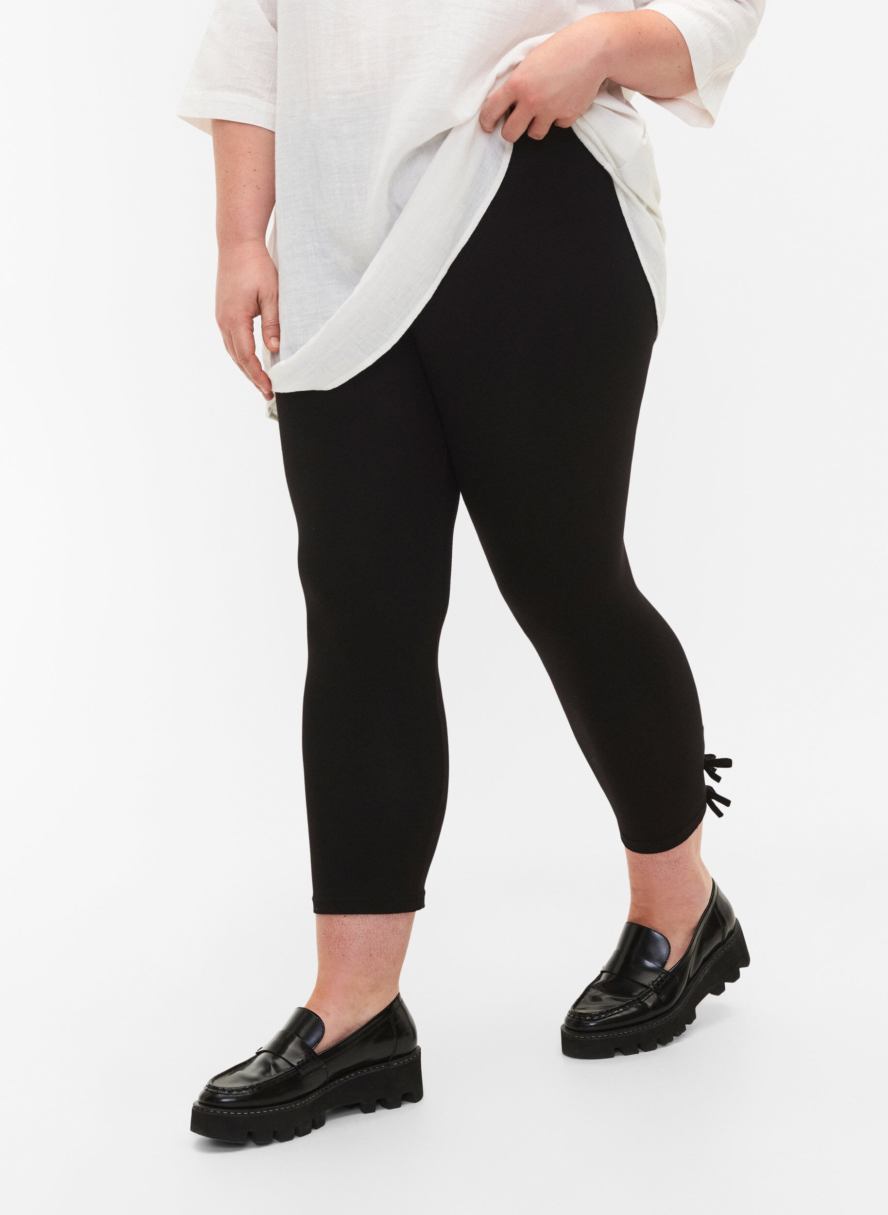 Zizzi 3/4 Leggings aus Viskose mit Schleife, Black, Model image number 0