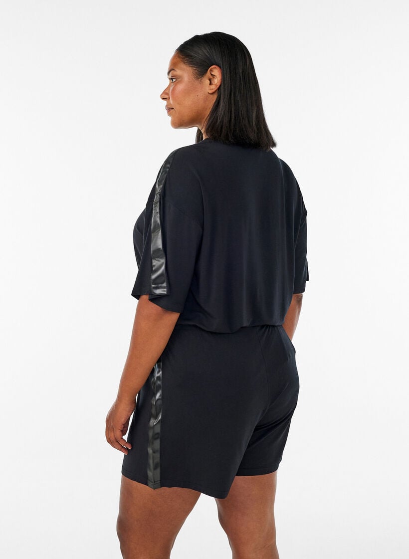 Pyjamashorts aus Modal mit Kontrastband, Schwarz, Model image number 2