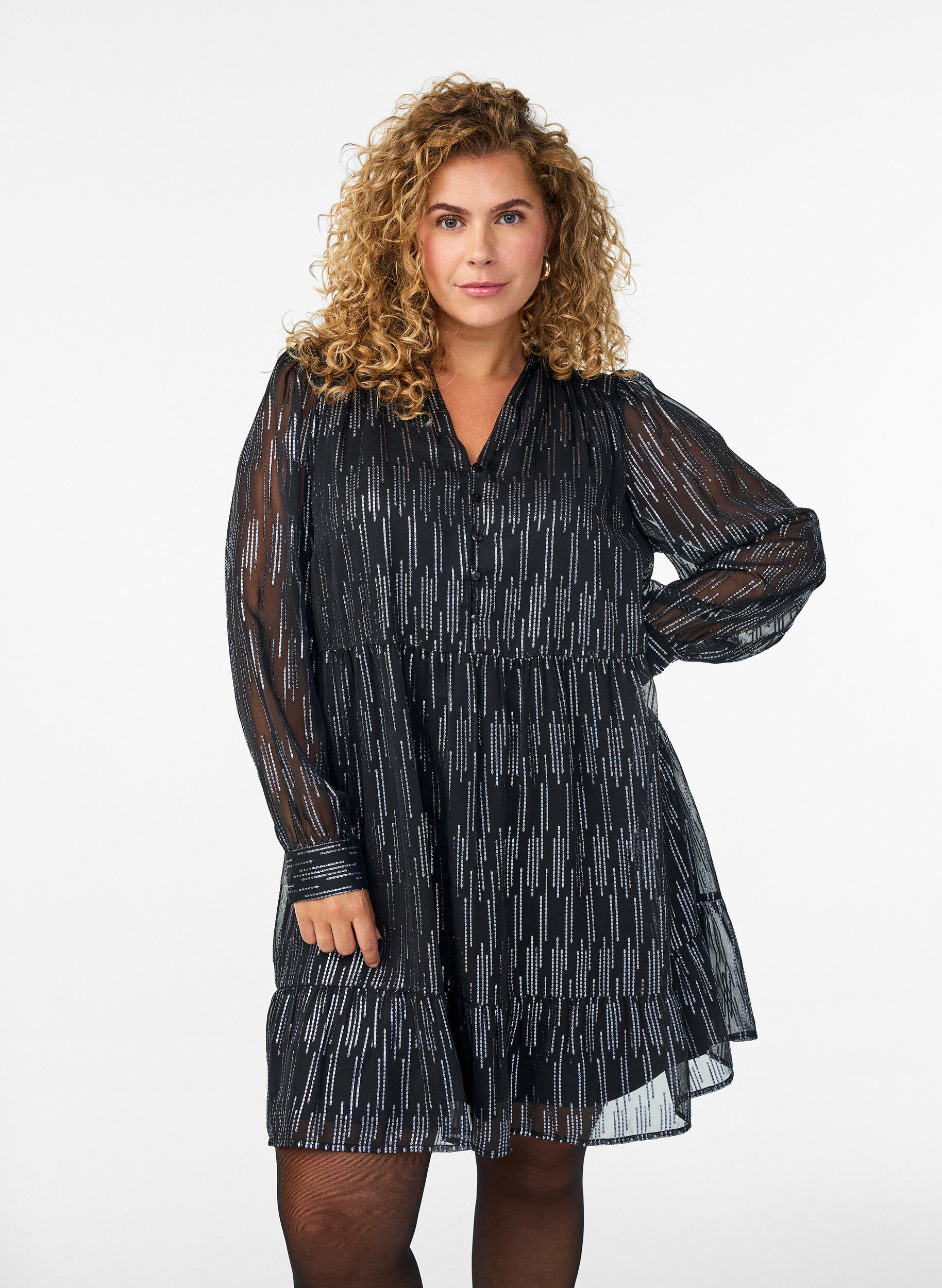 Zizzi Kurzes Partykleid mit Glitzermuster, Schwarz, Model image number 0