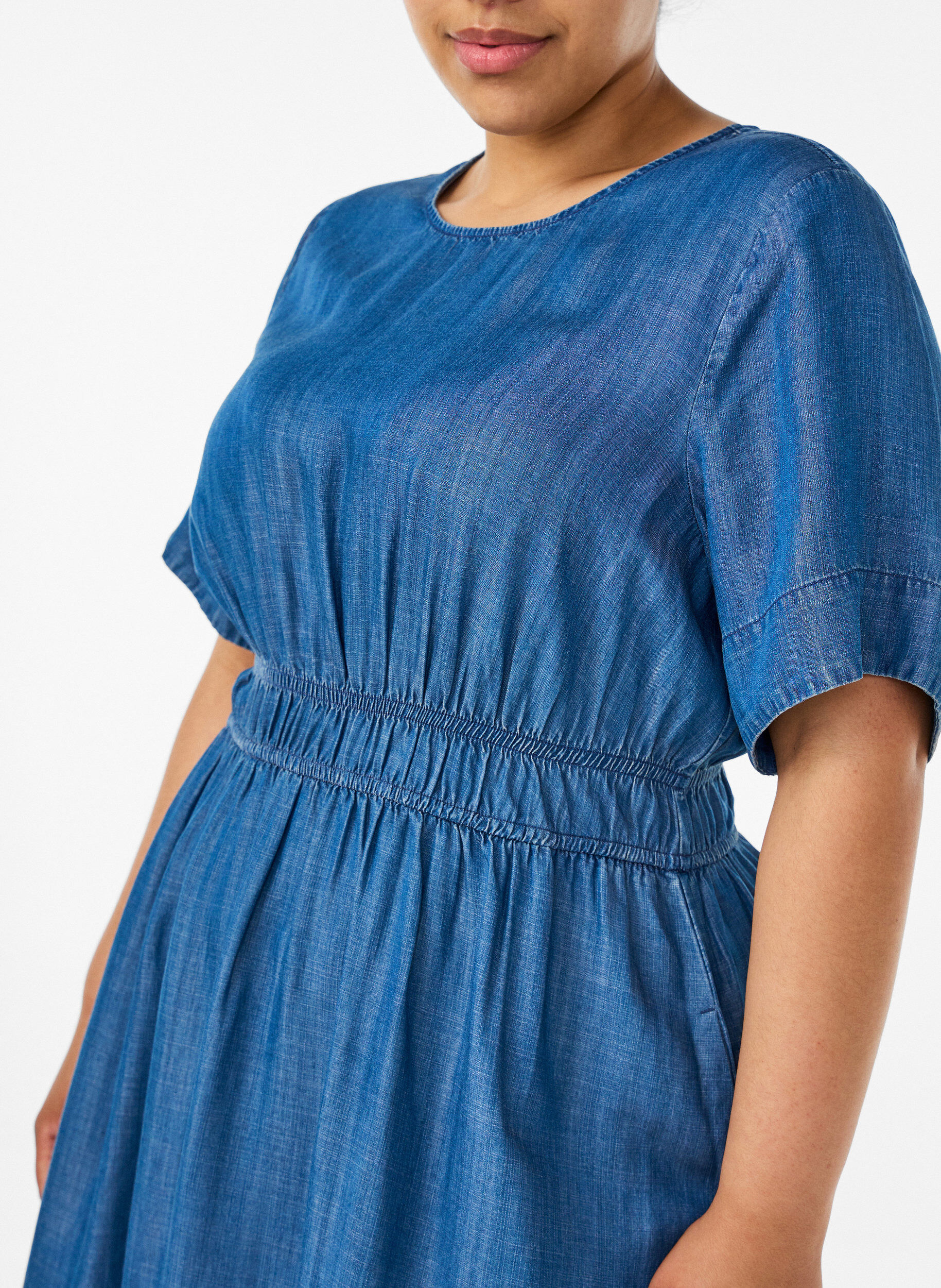 ZizziMidikleid in Jeans-Optik mit Gummizug in der Taille, Blau, Model image number 2