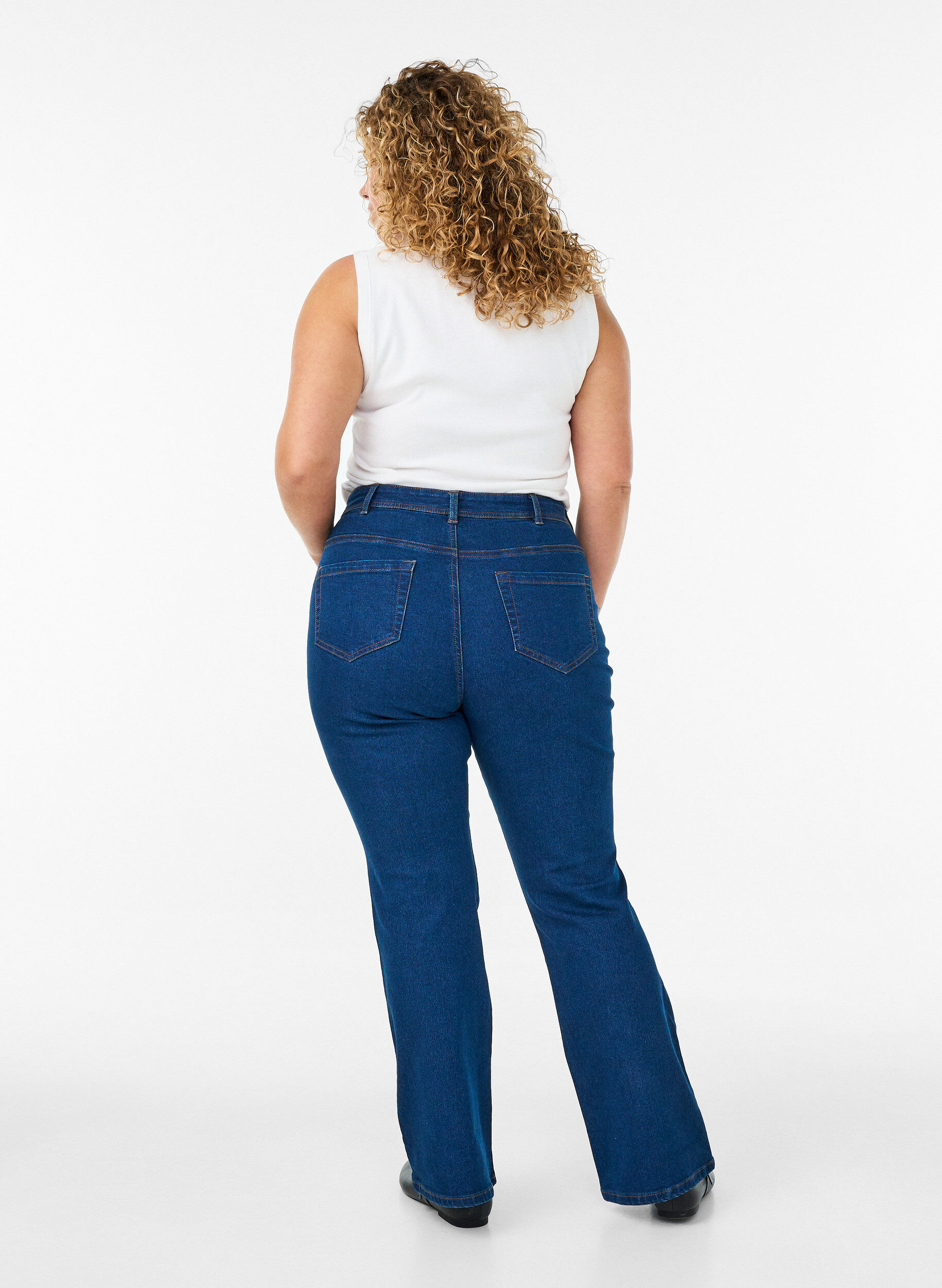 ZizziHoch taillierte Jeans mit Bootcut, Blau, Model image number 1