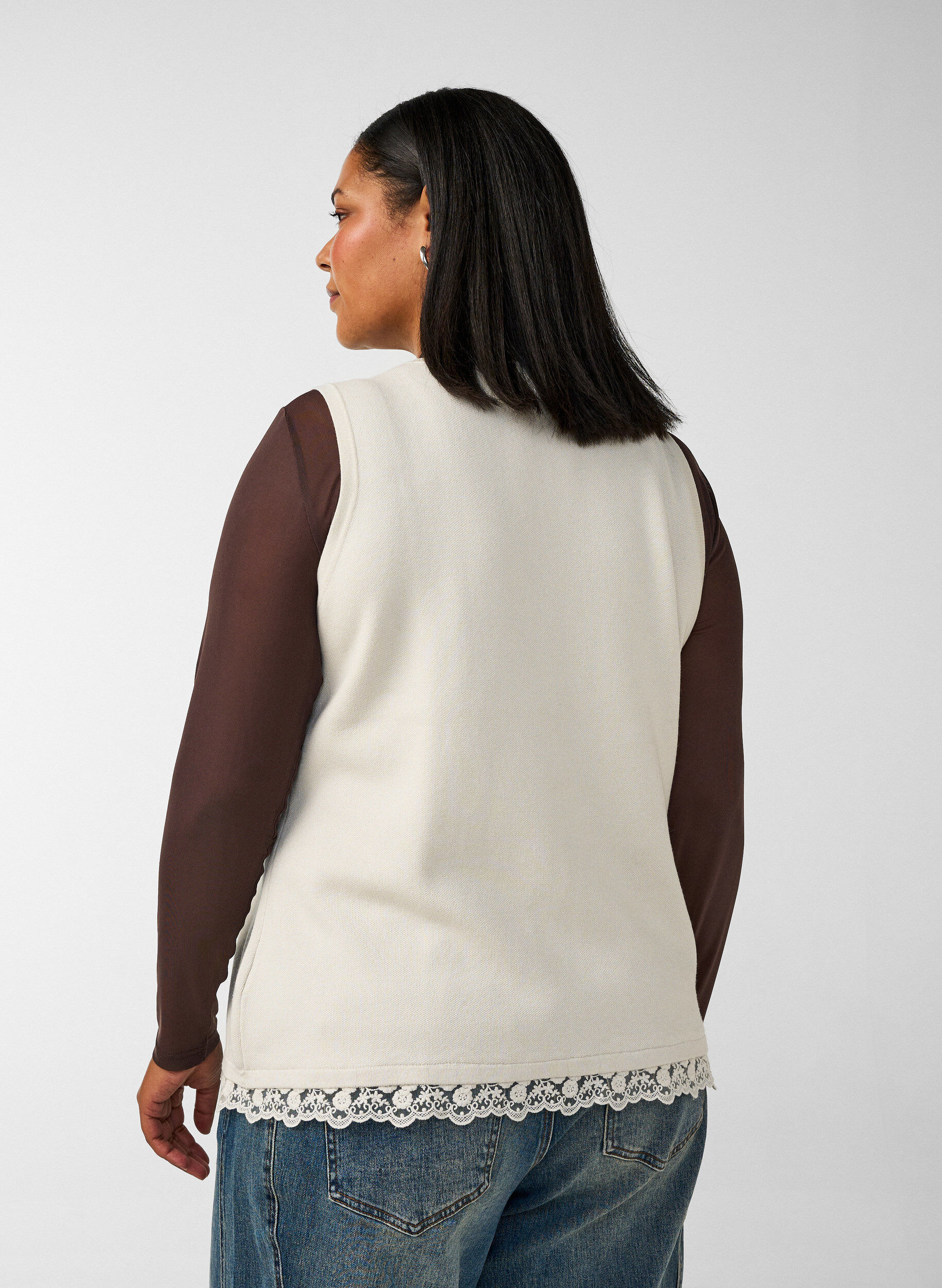 ZizziStrickweste mit Spitzenbesatz, Vanille, Model image number 2