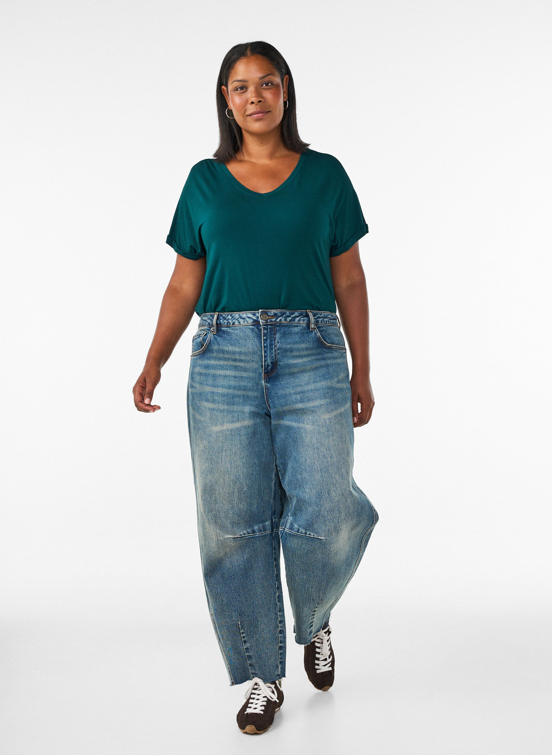 ZizziBasic T-Shirt aus Viskose mit V-Ausschnitt, Gr&uuml;n, Model image number 1