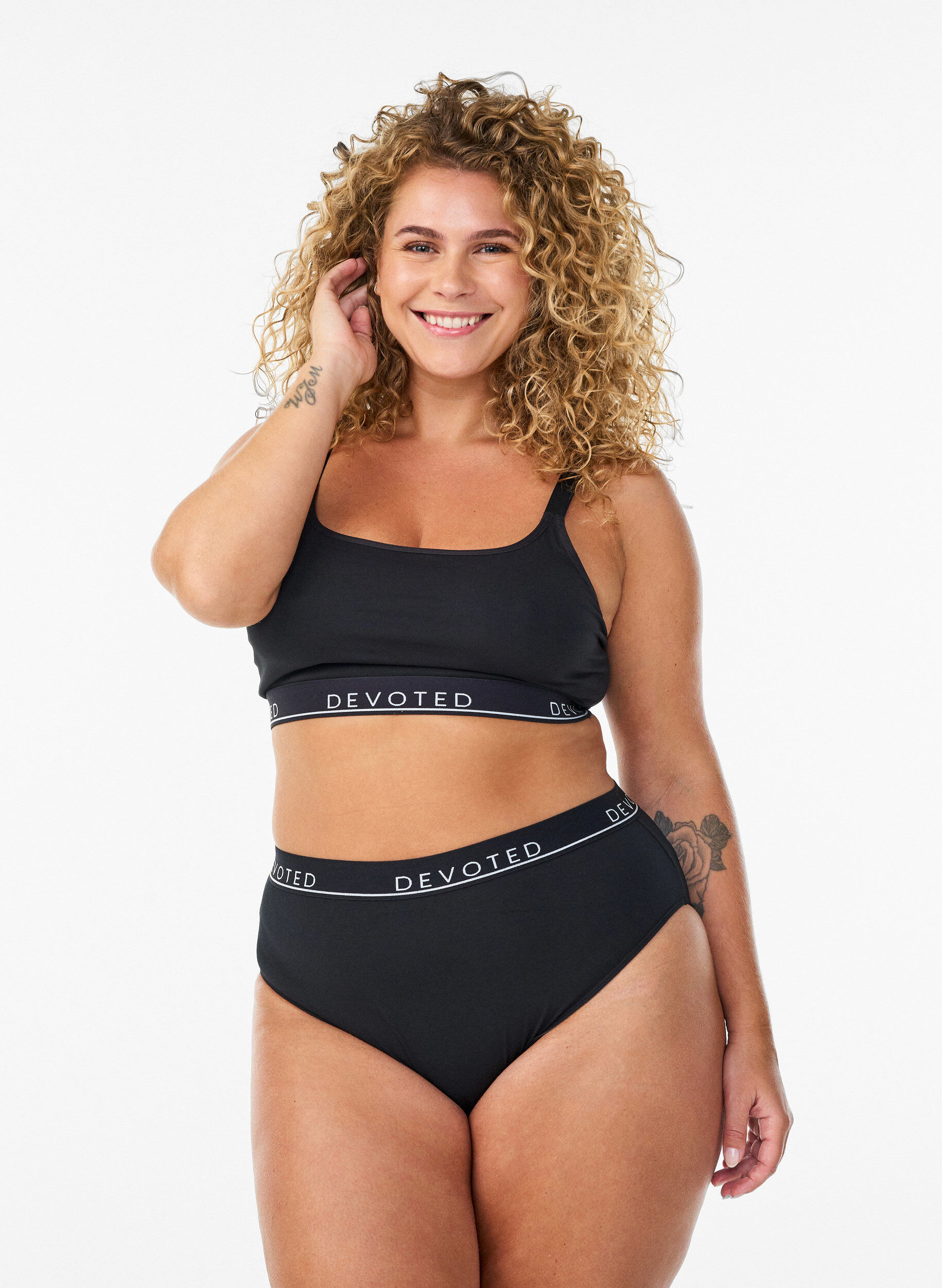 Baumwoll-H&ouml;schen mit regul&auml;rer Taille, Schwarz, Model