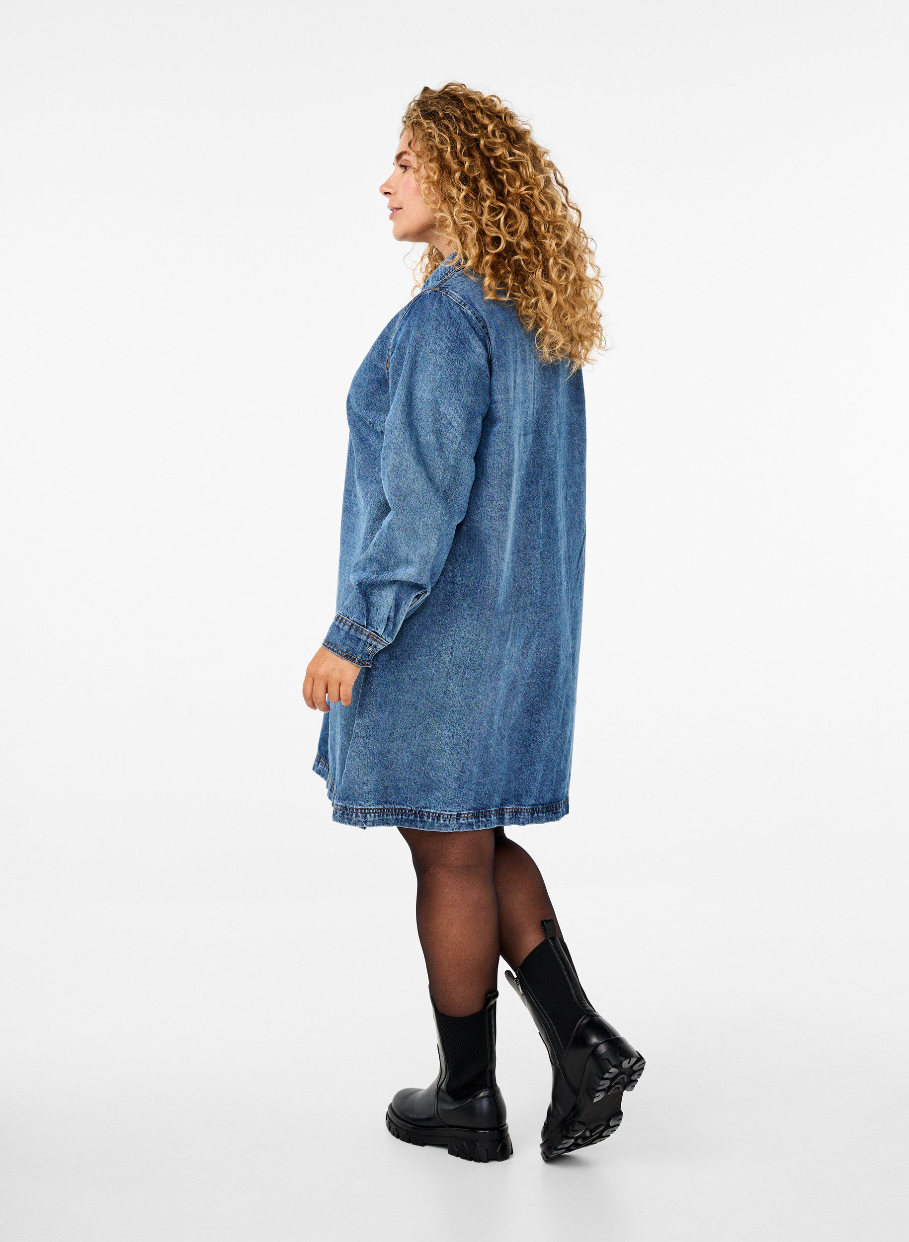 Zizzi Kurzes Jeanskleid in A-Linie mit langen &Auml;rmeln, Blue Denim, Model image number 1