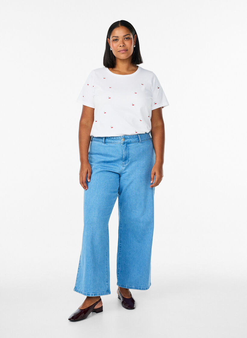 T-Shirt aus Bio-Baumwolle mit aufgestickten Motiven, Wei&szlig;, Model image number 1