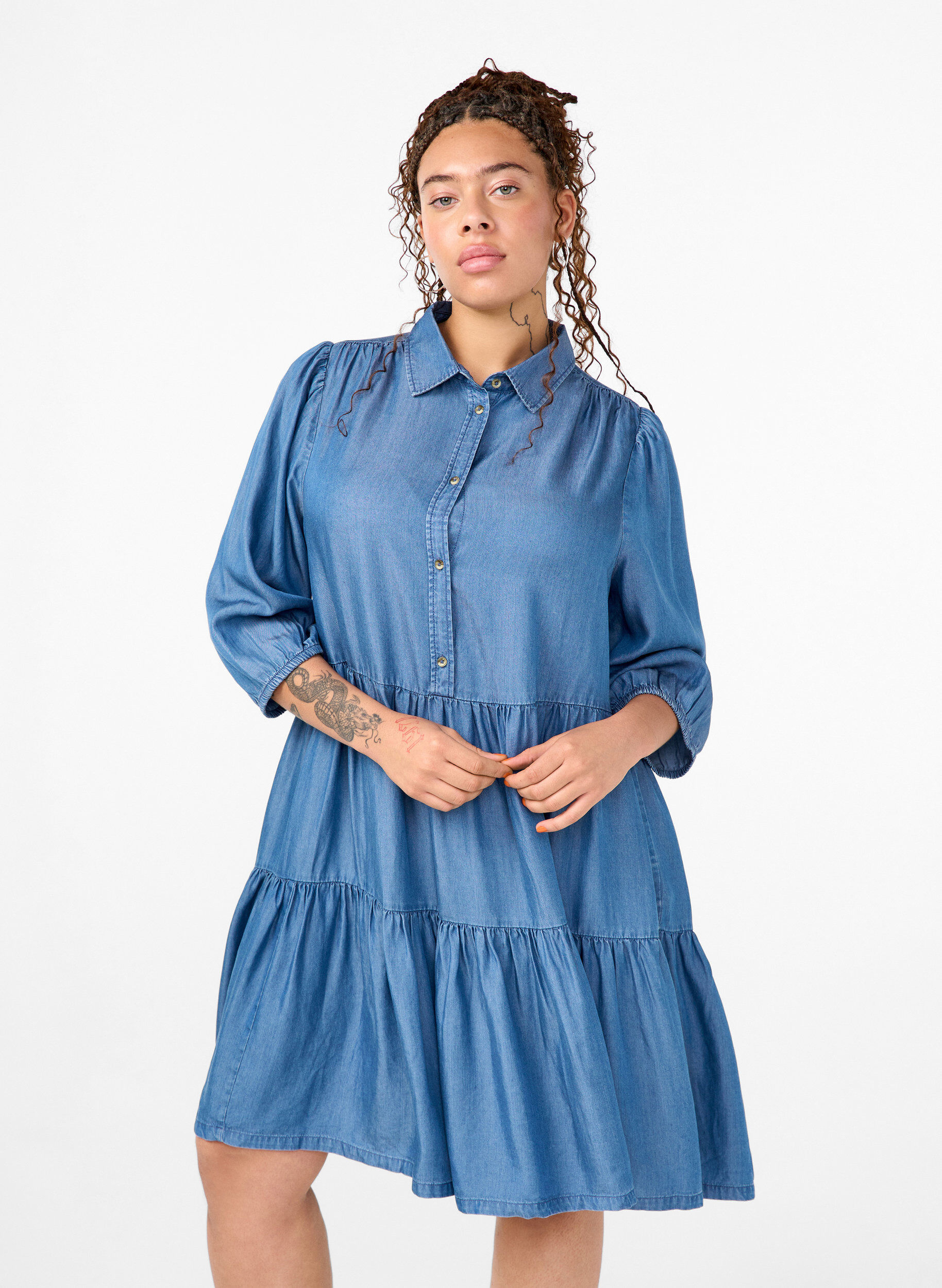 Zizzi Denim-Kleid aus TENCEL&trade; Lyocell mit 3/4 &Auml;rmeln, Blue Denim, Model image number 0