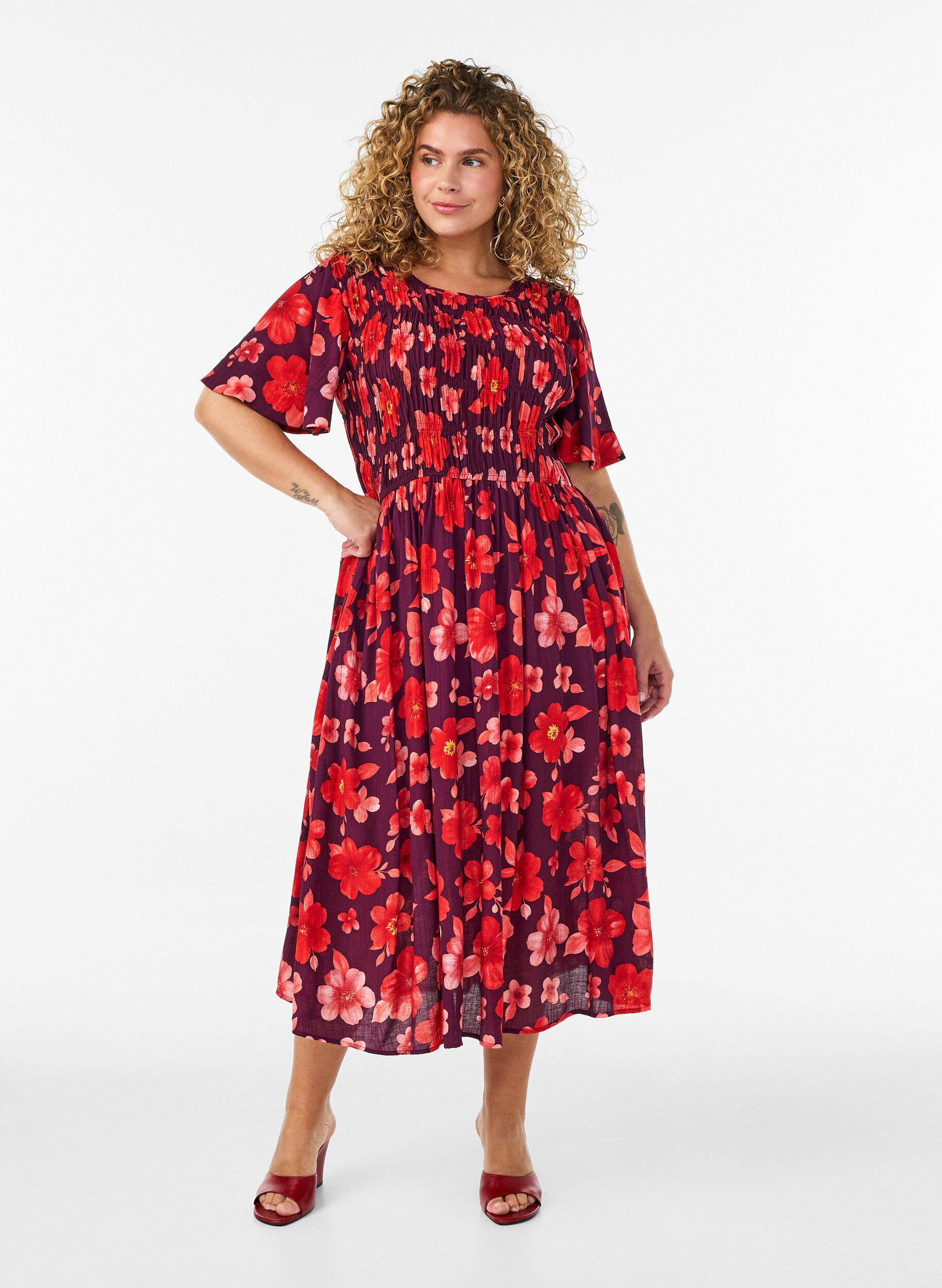 Kleid mit Smock und Blumenprint, Lila, Model