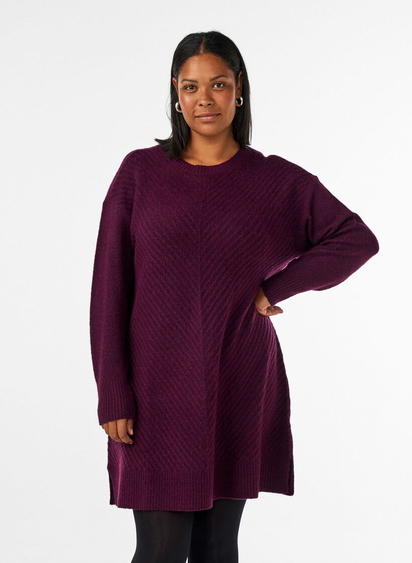 Kurzes Strickkleid mit V-f&ouml;rmigem Strukturmuster, Rot, Model image number 0