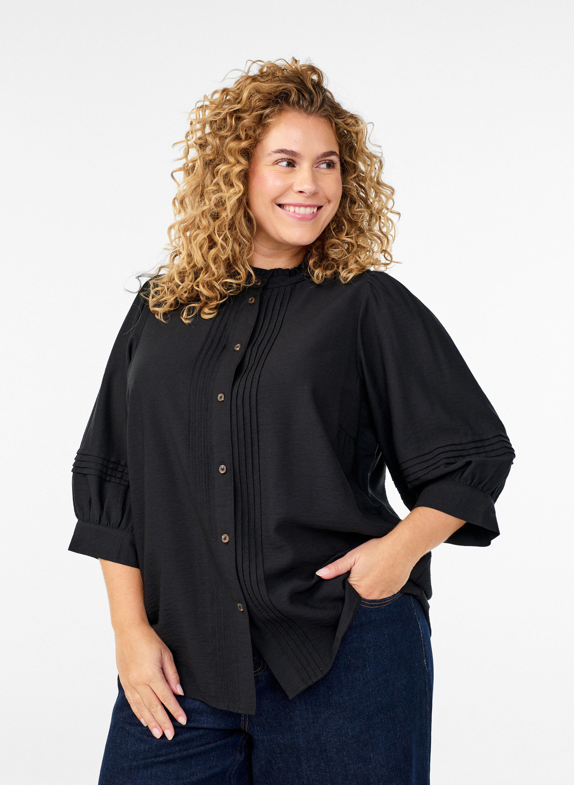 Bluse mit 3/4-&Auml;rmeln und dekorativen Falten, Schwarz, Model