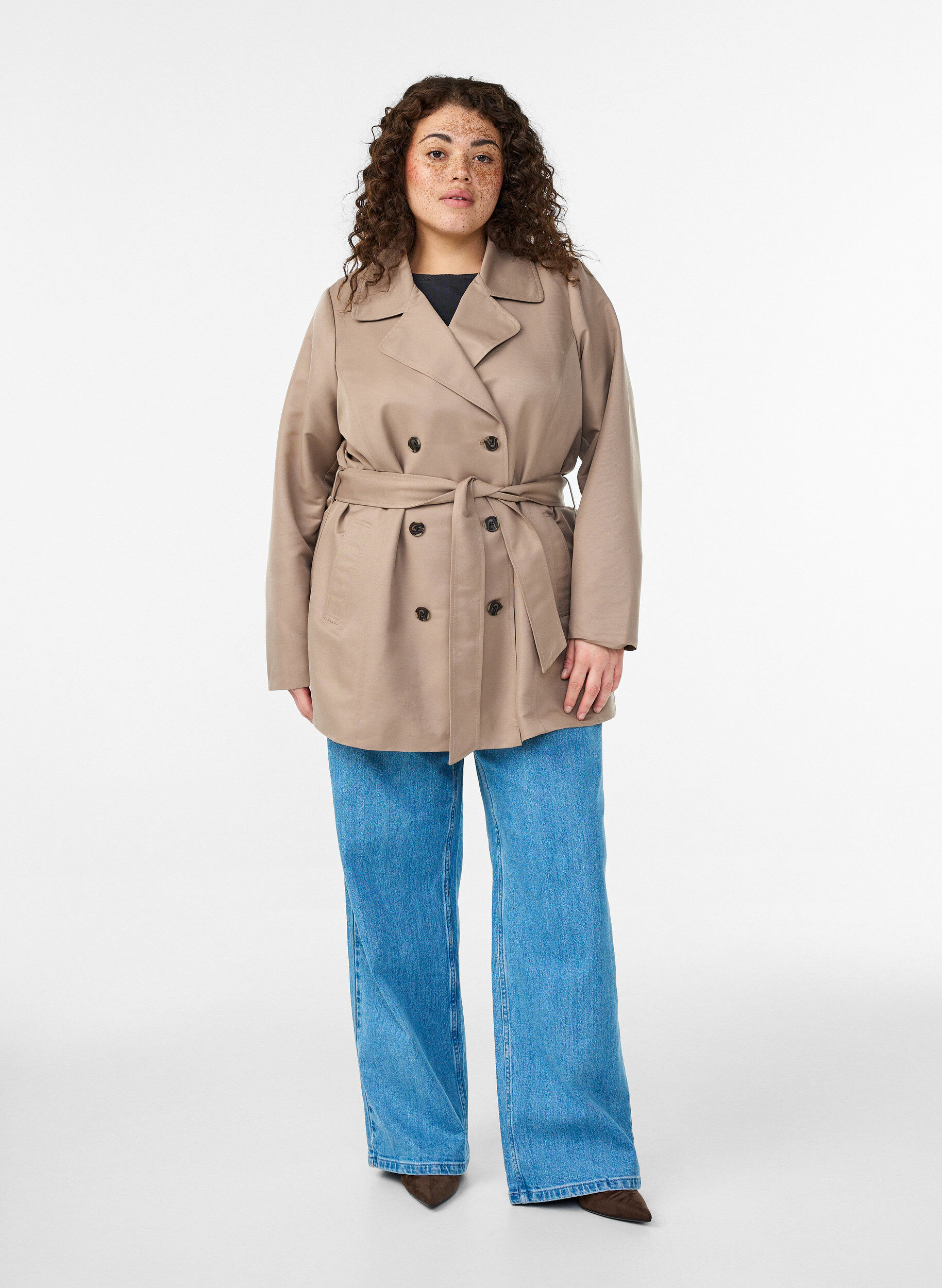 Zizzi Kurzer Trenchcoat mit G&uuml;rtel, Grau, Model image number 1