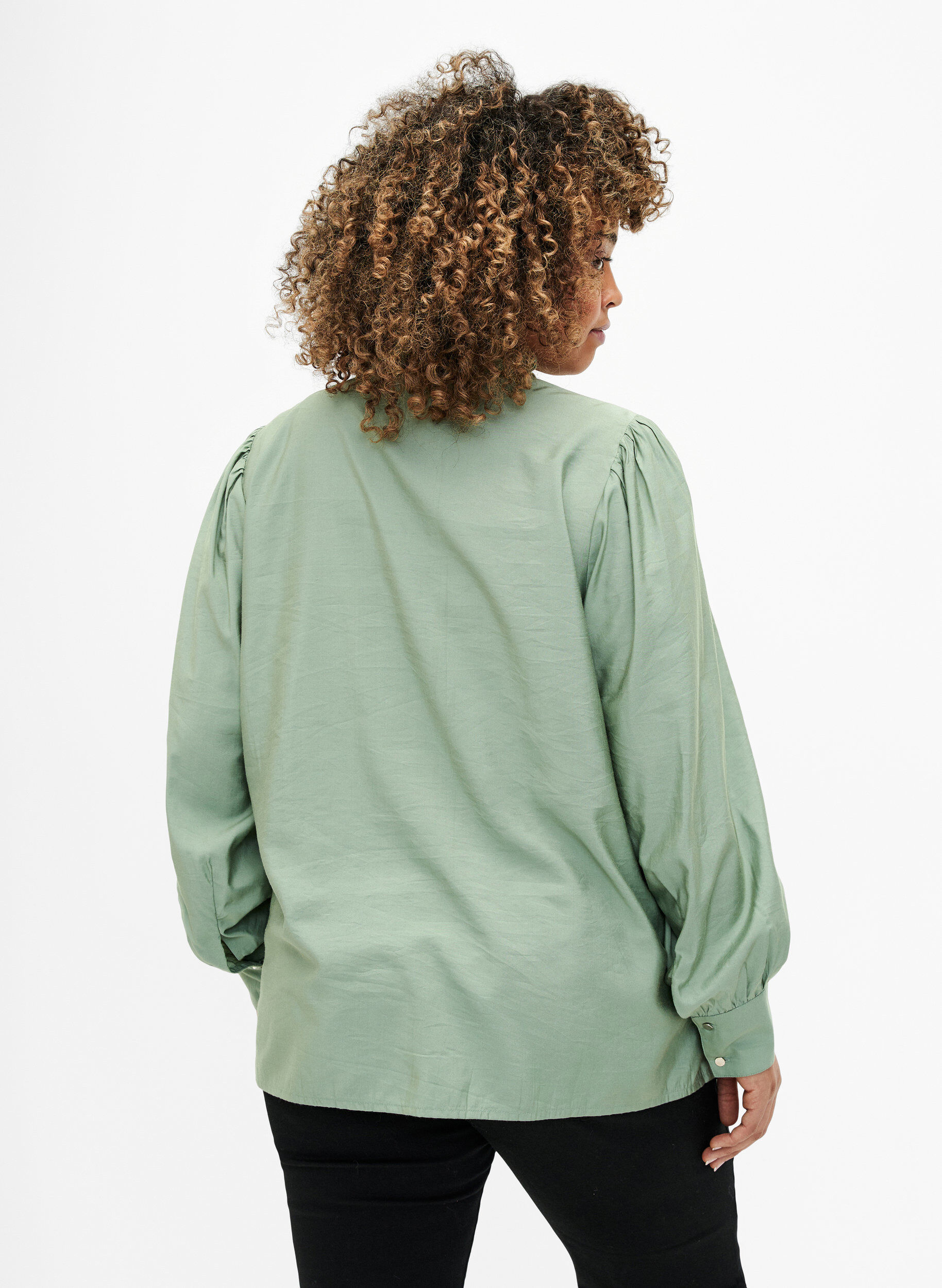 Zizzi Viskose Shirt Bluse mit Ruffles, Green Bay, Model image number 1