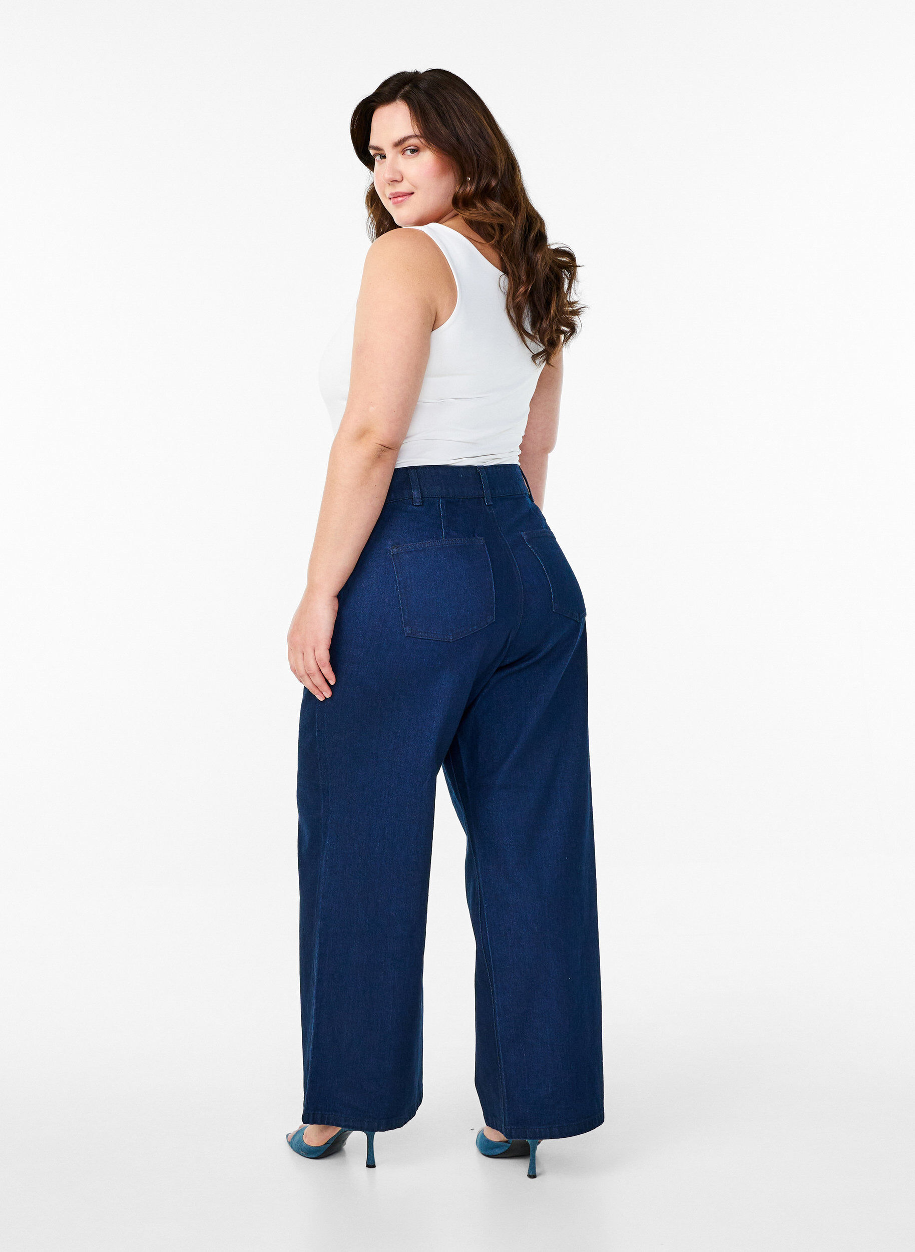 Zizzi Hoch taillierte Jeans mit weitem Bein, Blau, Model image number 1