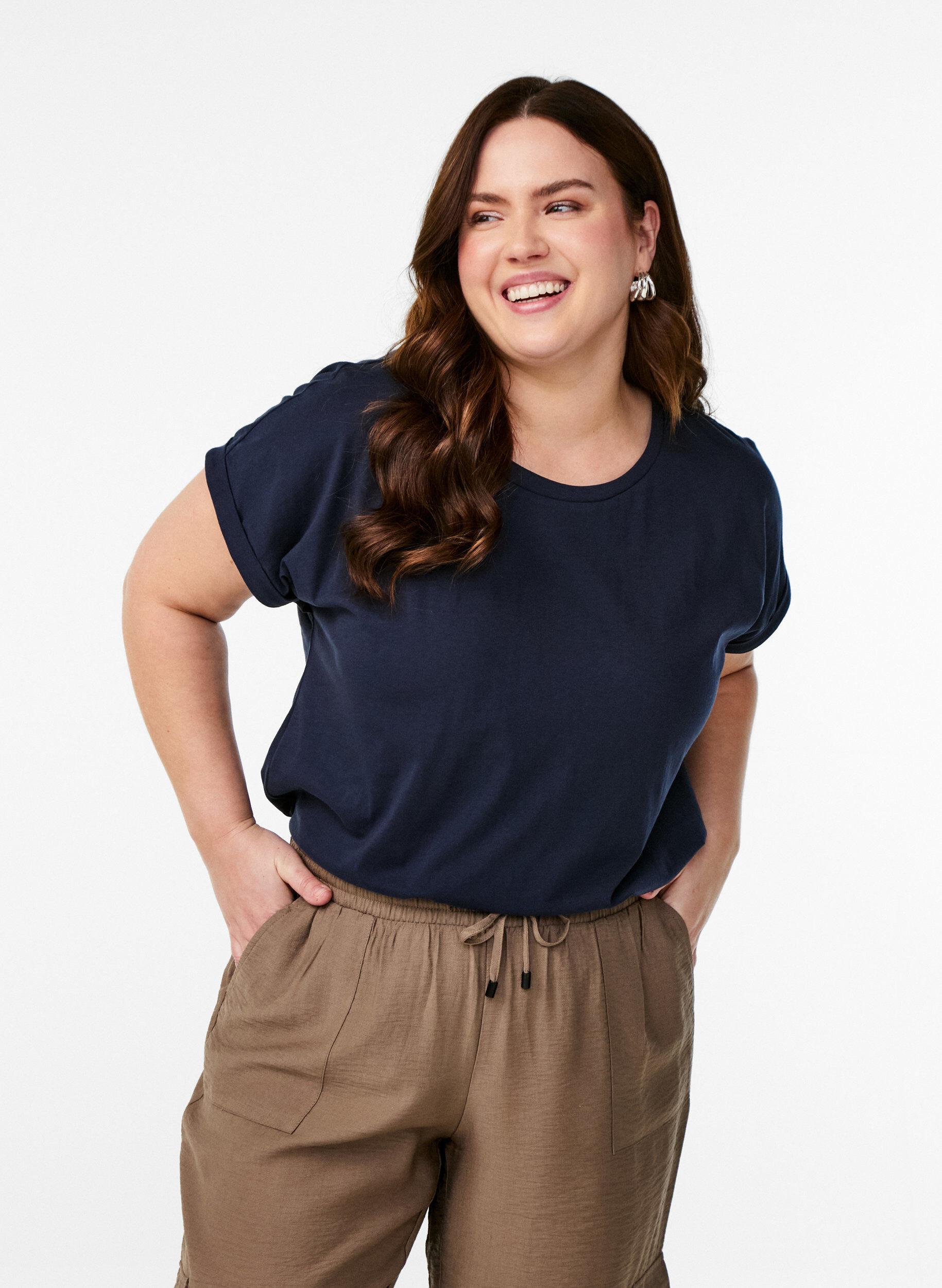 Kurz&auml;rmeliges T-Shirt aus einer Baumwollmischung, Blau, Model