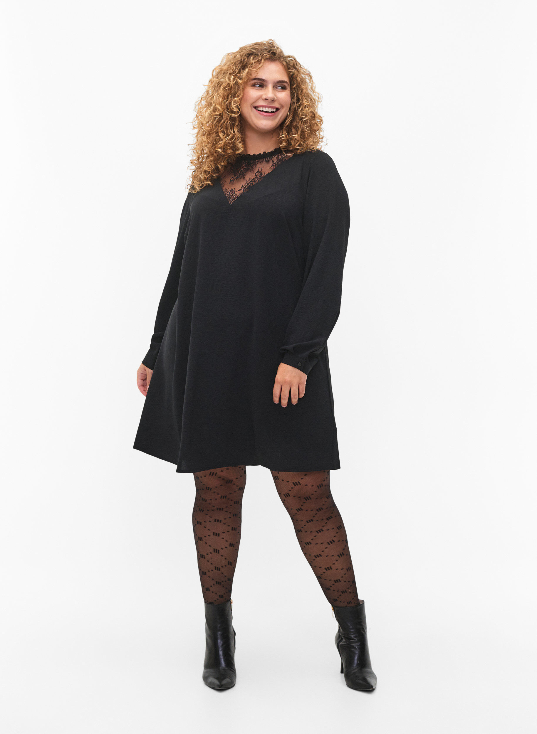 Zizzi Kleid mit Spitzendetails, Black, Model image number 2