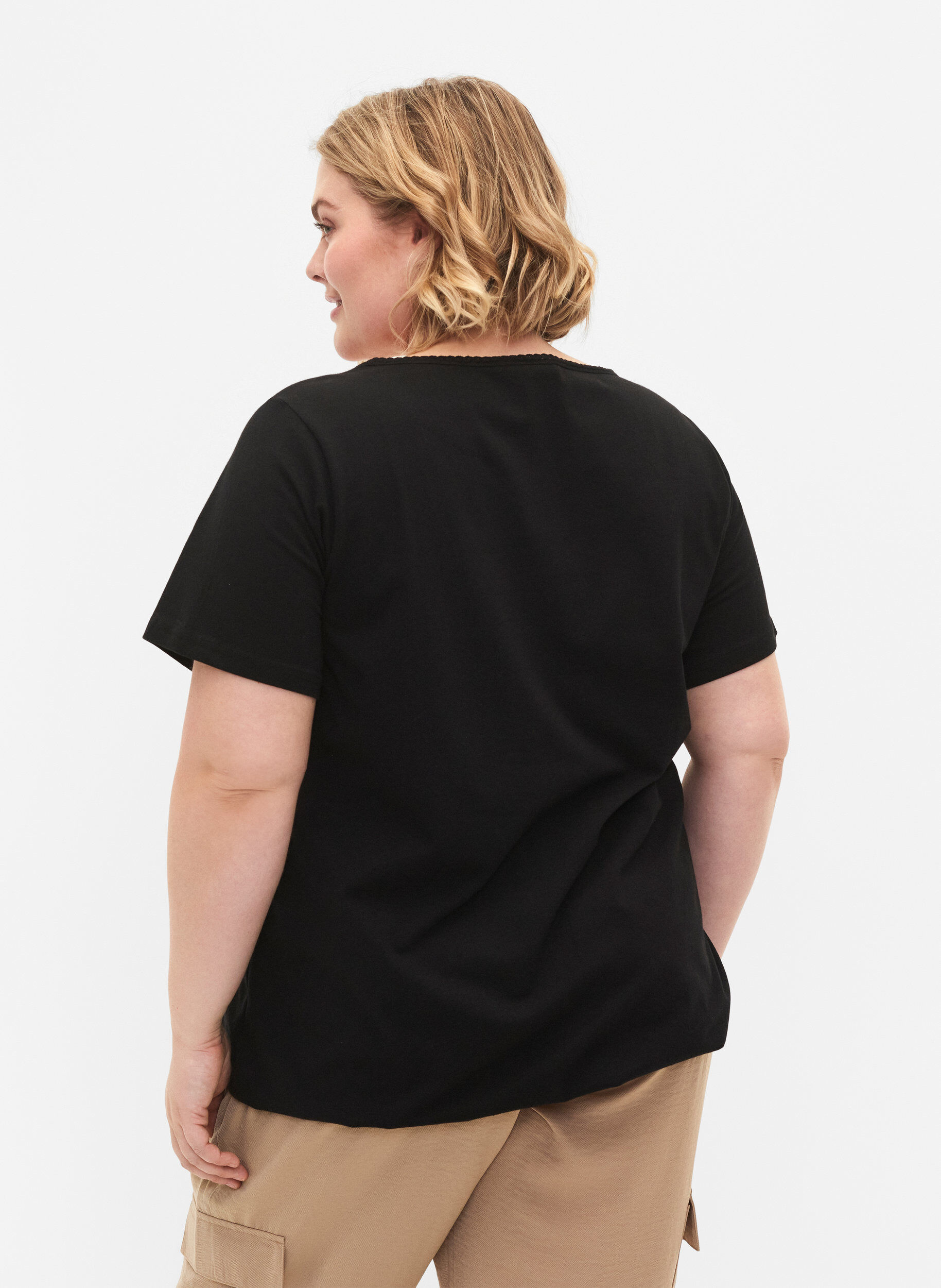 Zizzi Kurz&auml;rmeliges T-Shirt aus Baumwolle, Black, Model image number 1