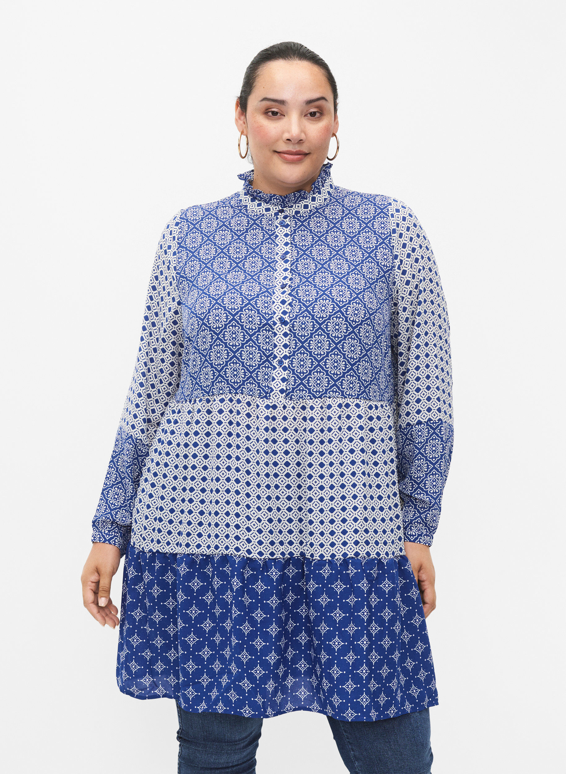 Zizzi A-f&ouml;rmiges Kleid mit Mustern und Schnittlinien, Blue AOP, Model image number 0
