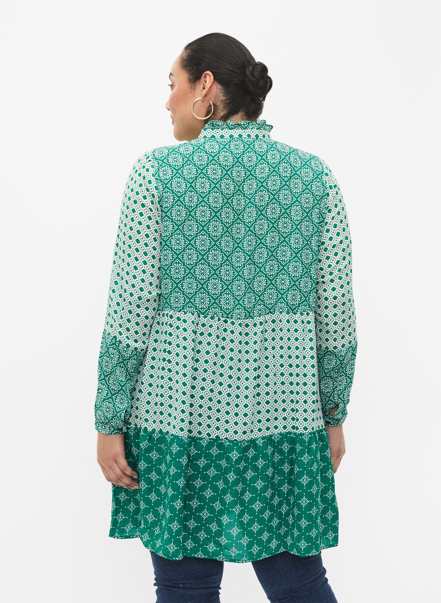 Zizzi A-f&ouml;rmiges Kleid mit Mustern und Schnittlinien, Green AOP, Model image number 1