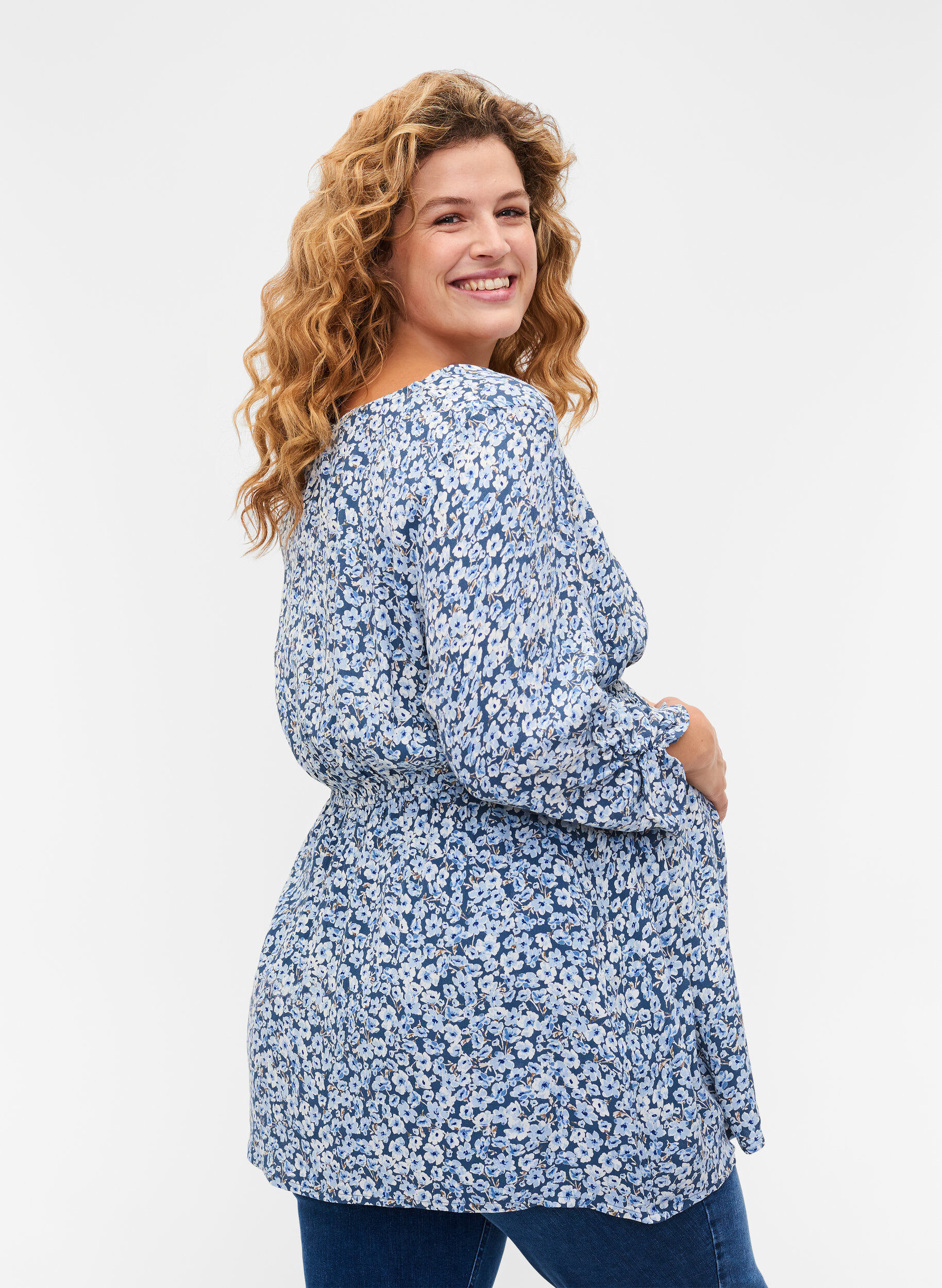 Zizzi Schwangerschaftsbluse aus Viskose mit Blumenprint, Blue Flower AOP, Model image number 1