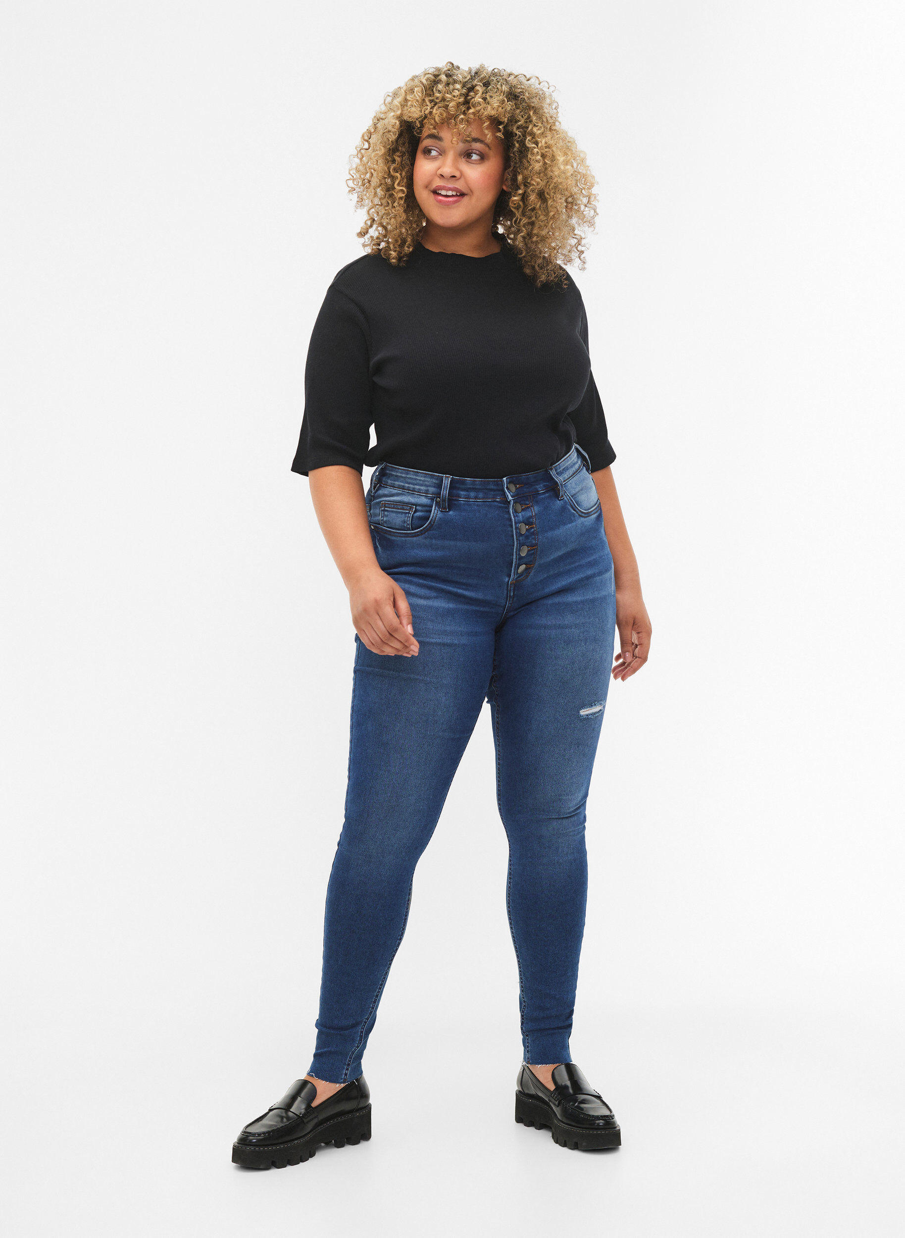Zizzi High Waist Amy-Jeans mit Kn&ouml;pfen, Blue denim, Model image number 0