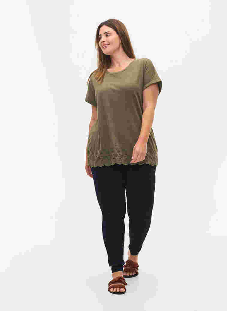 Kurzarm T-Shirt mit Lochstickerei, Ivy Green Mel., Model image number 2