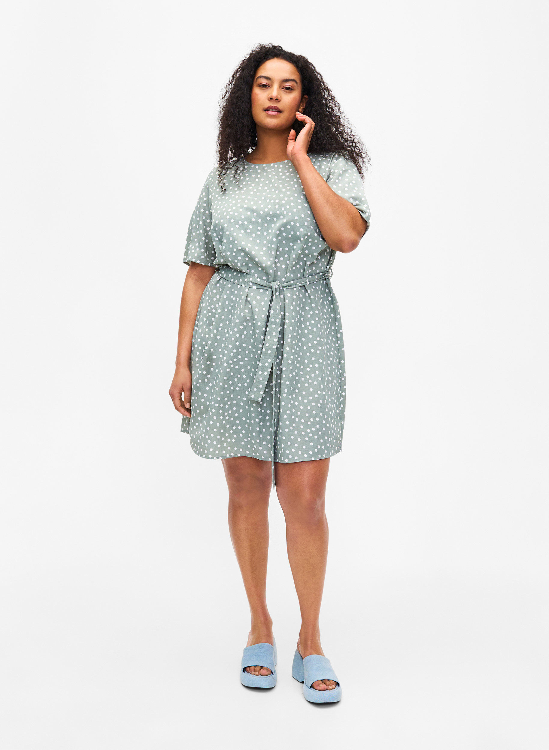 Zizzi FLASH &ndash; Kurz&auml;rmeliges Kleid mit G&uuml;rtel, Iceberg Green Dot, Model image number 2
