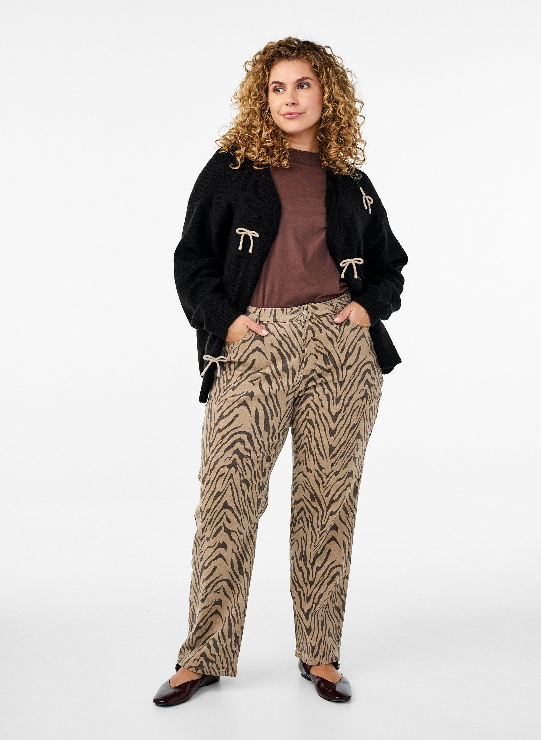 Zizzi Strickjacke aus Grobstrick mit Schleifenb&auml;ndern, Black Comb, Model image number 2