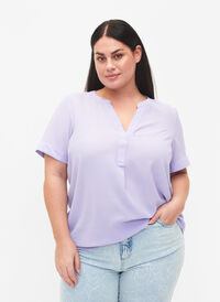 Kurzärmelige Bluse mit V-Ausschnitt, Lavender, Model