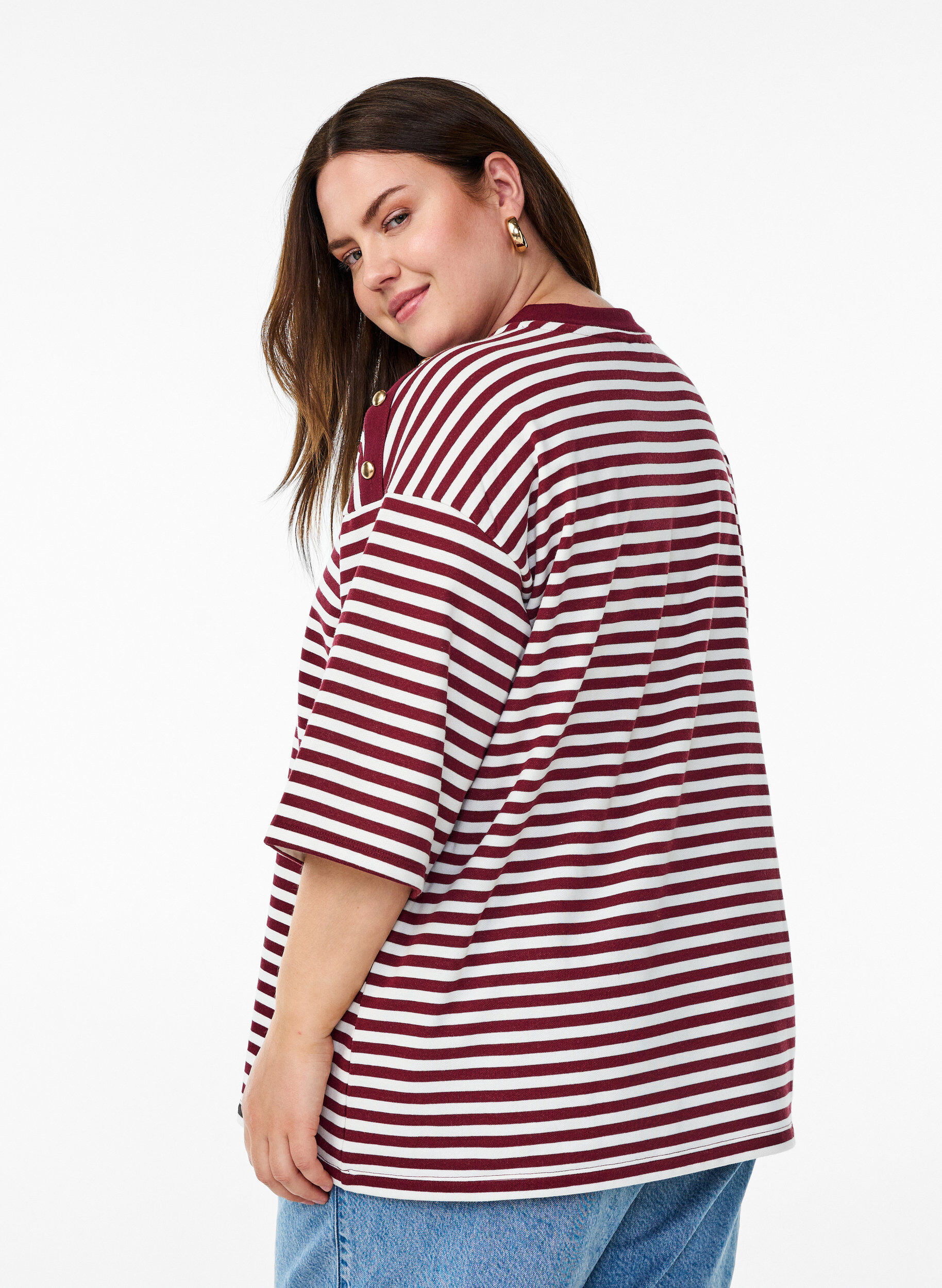 Zizzi Gestreifte Bluse mit 3/4 &Auml;rmeln und Knopfdetail, Rot, Model image number 2
