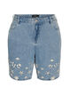 Jeansshorts mit Lochstickerei und hoher Taille, Blau, Packshot image number 0