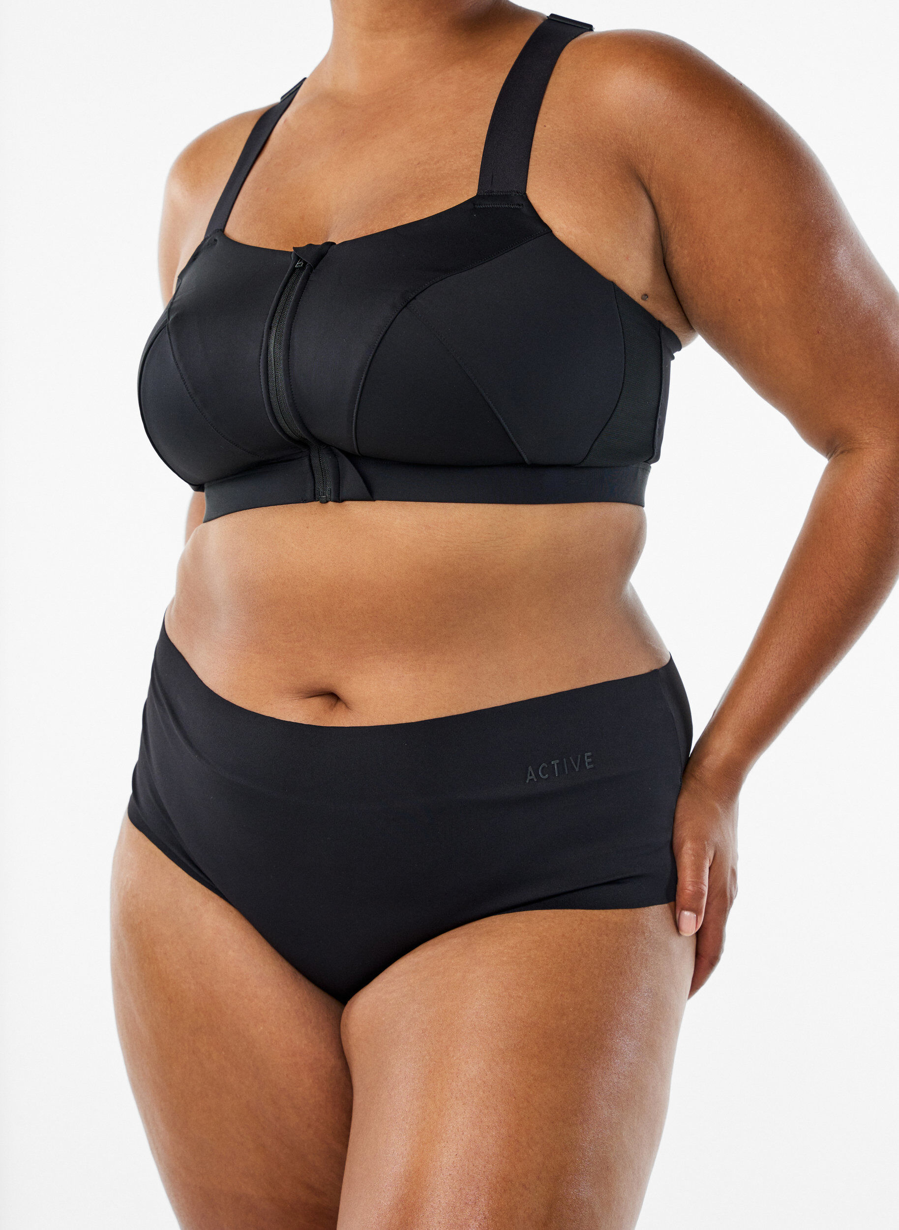 Zizzi 2er-Pack unsichtbare Trainingsslips, Schwarz, Model image number 3