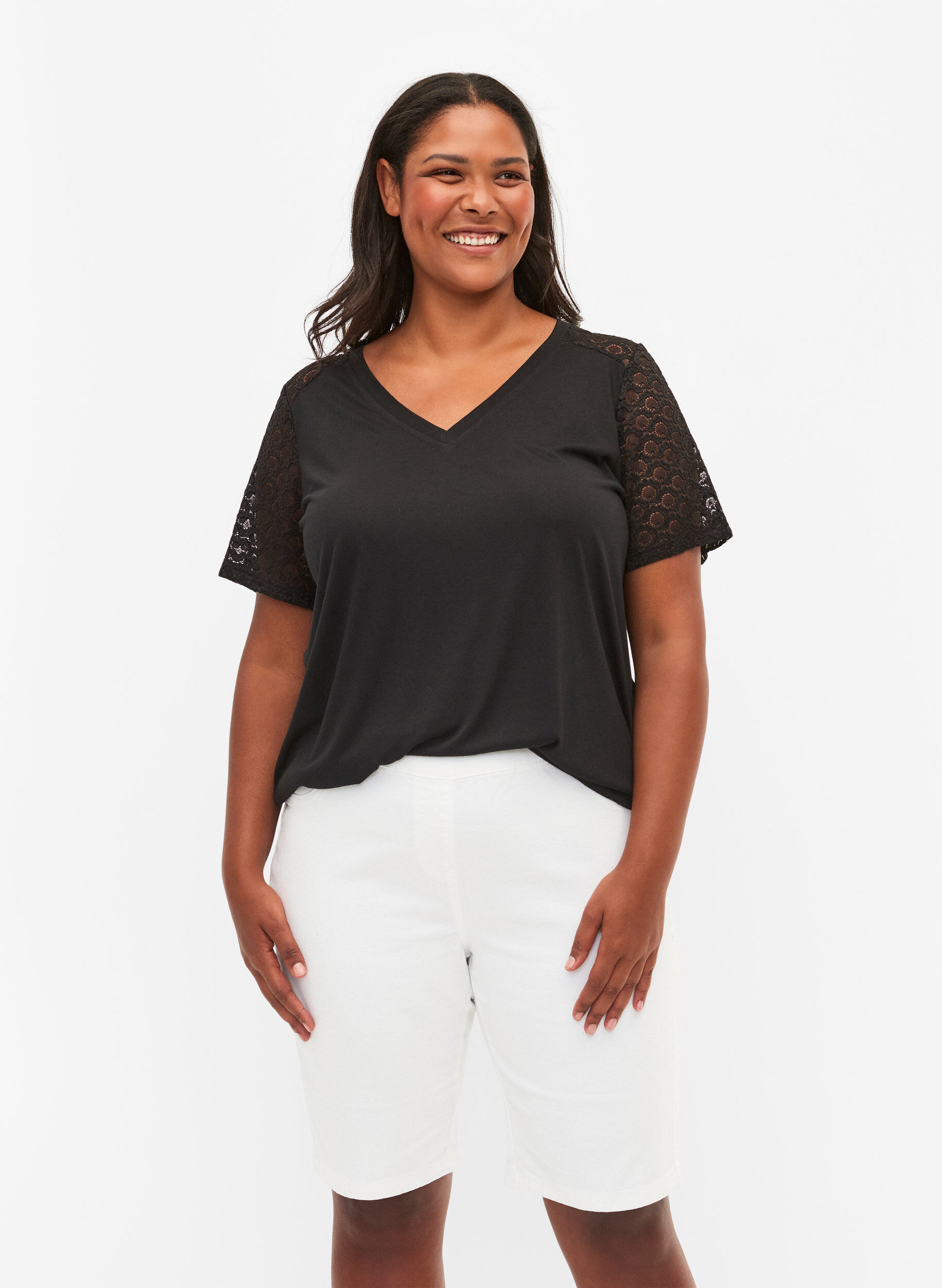 Zizzi Eng anliegende Shorts mit Ges&auml;&szlig;taschen, White, Model image number 0