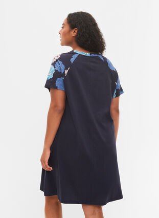 Kurzarm Nachthemd aus Baumwolle mit Printdetails, Blue Flower, Model image number 1