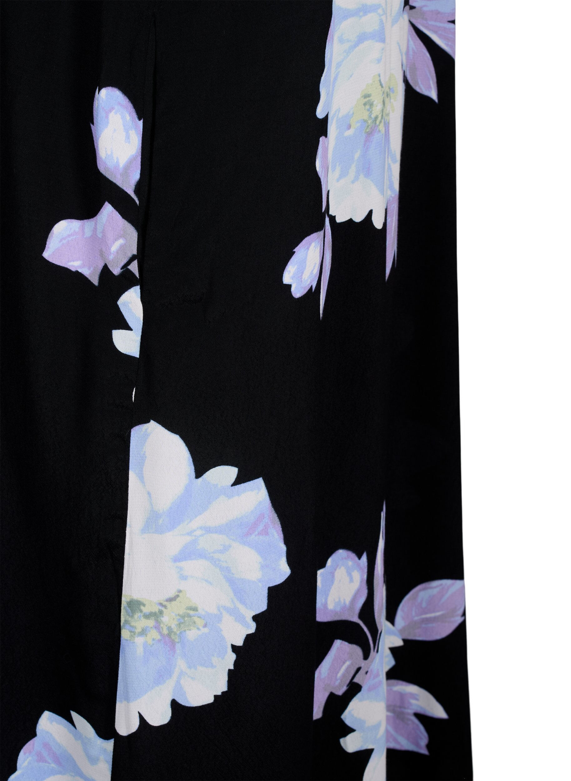 Zizzi Blumenkleid aus Viskose mit kurzen &Auml;rmeln, Black Big Flower AOP, Packshot image number 3