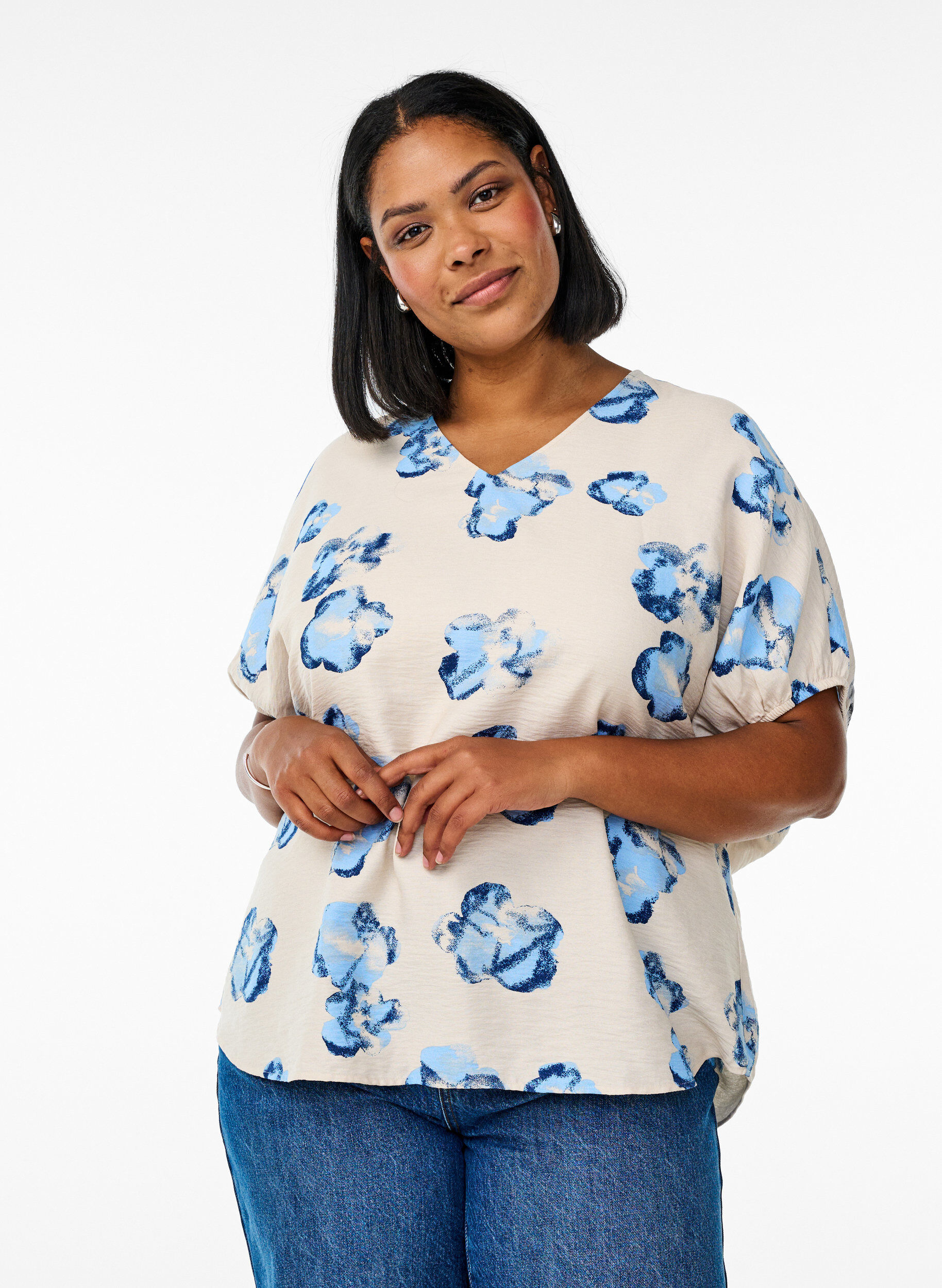 Zizzi Lockere Bluse mit Print und V-Ausschnitt, Wei&szlig;, Model image number 0