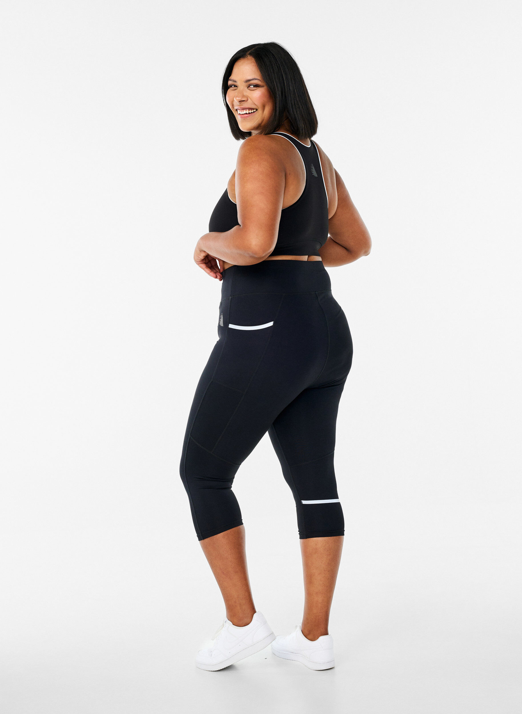 Zizzi Lauf-Caprihose mit leichter Kompression, Schwarz, Model image number 2