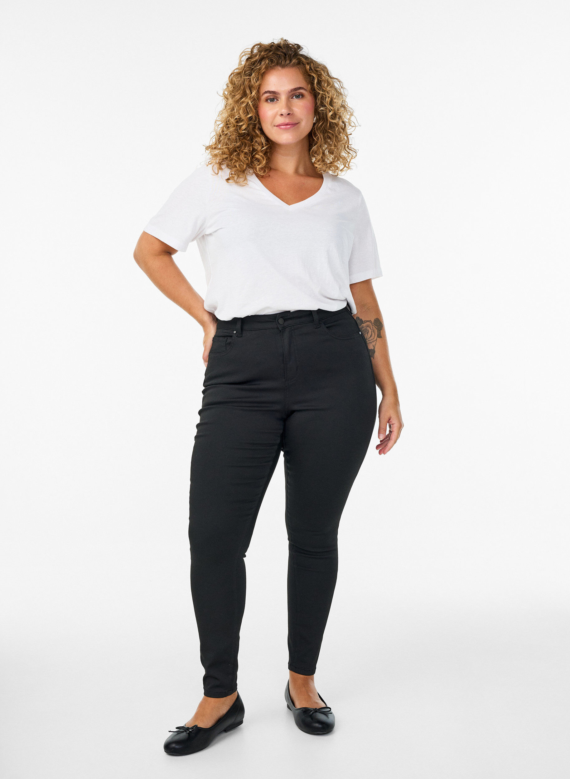Zizzi Amy High-Waist Jeans in Schwarz, Schwarz, Model image number 0