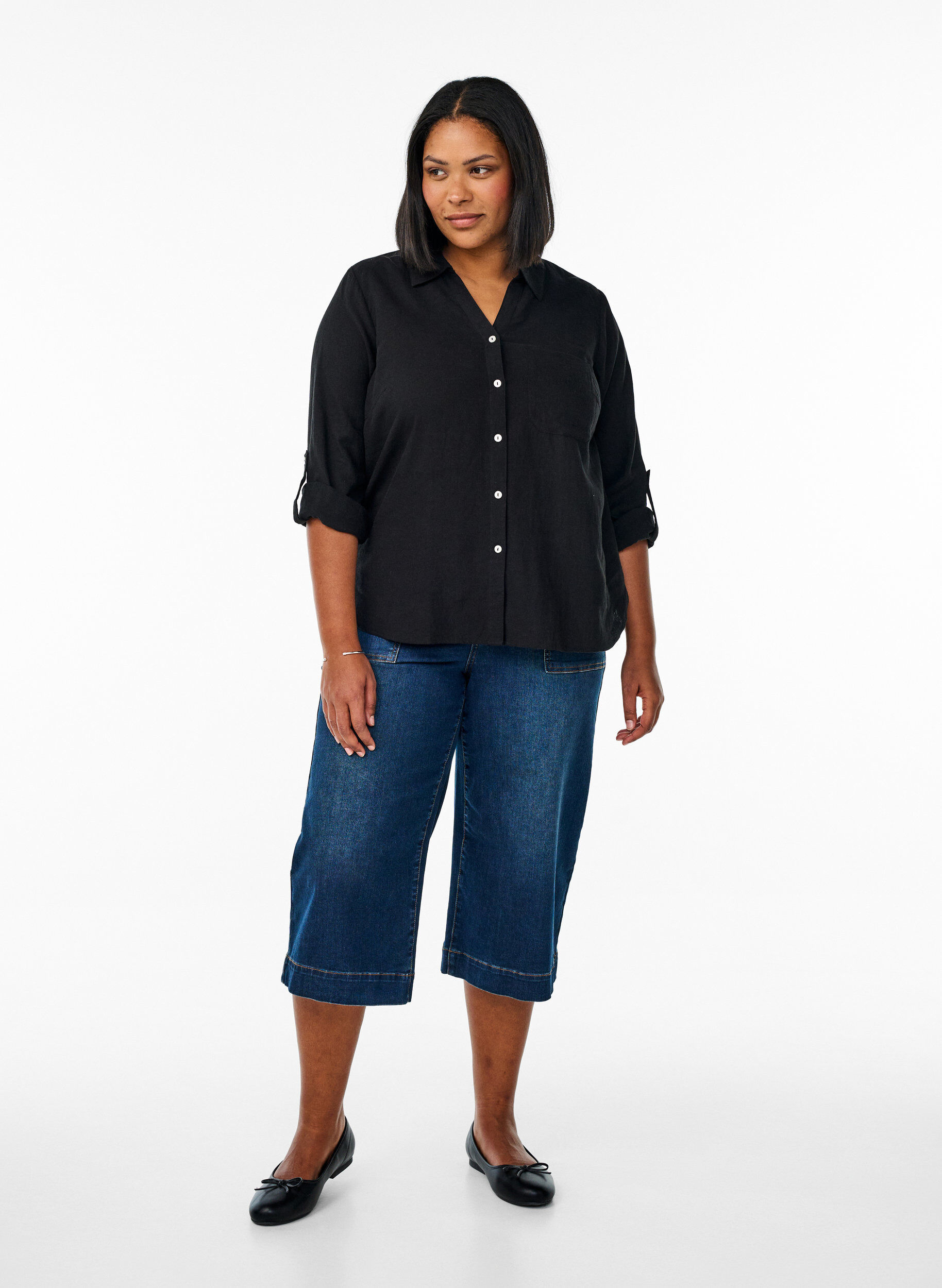 Zizzi Bluse aus Leinen und Viskose mit 3/4-&Auml;rmeln, Schwarz, Model image number 1