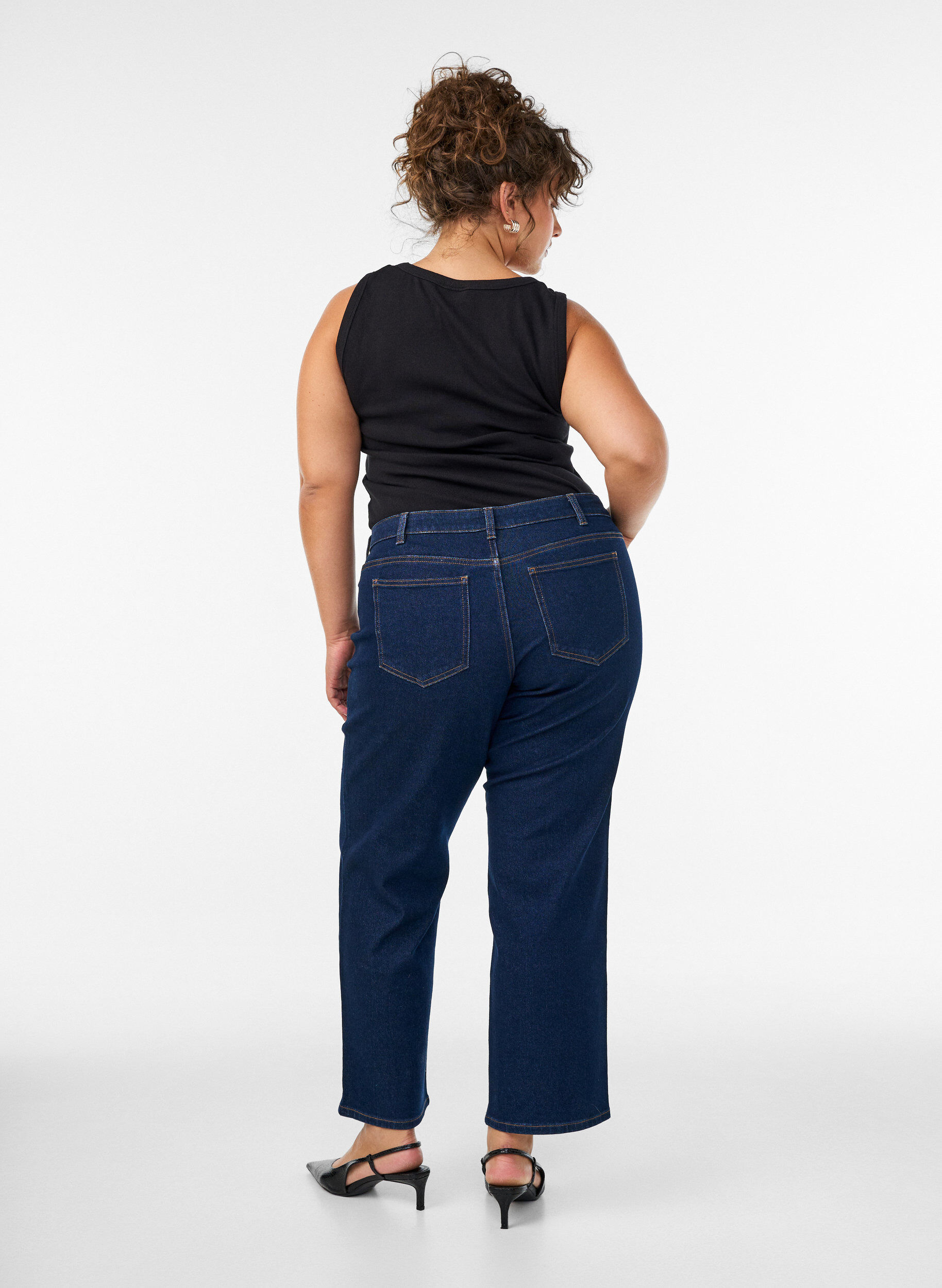 ZizziKurze Jeans mit gerader Passform und normaler Taillenh&ouml;he, Blau, Model image number 1