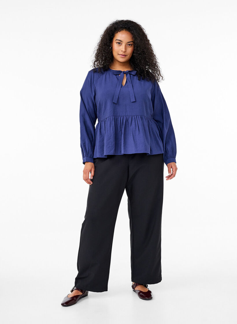 Bluse mit Schleife und langen Ärmeln, Blau, Model image number 1